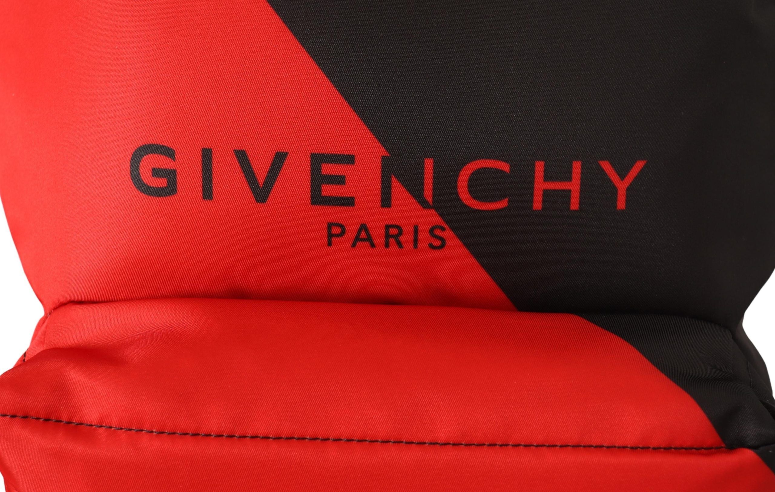 Givenchy Sleek Urban Ryggsäck i Svart och Rött