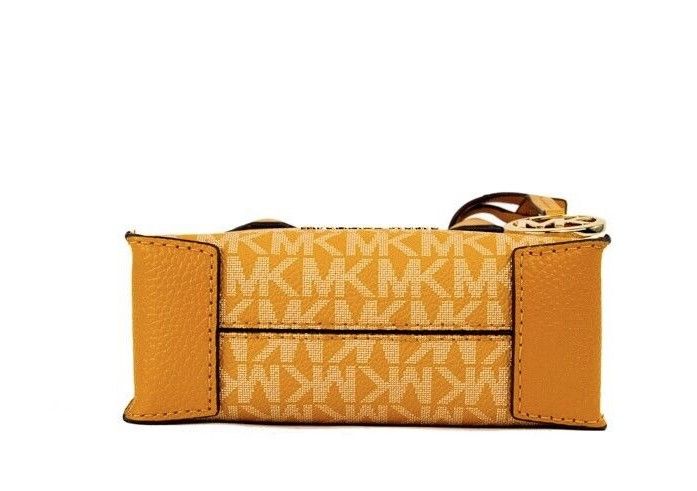 Michael Kors Mercer XS Honeycomb Guldfärgad Signature PVC North South Shopper Axelremsväska