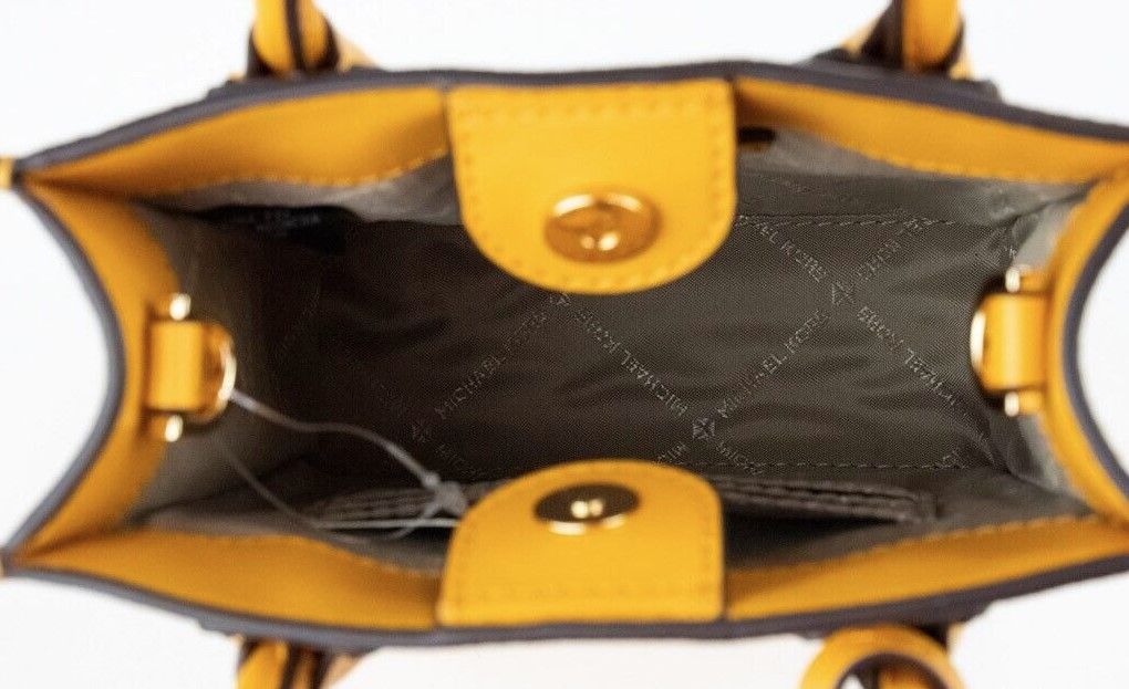 Michael Kors Mercer XS Honeycomb Guldfärgad Signature PVC North South Shopper Axelremsväska