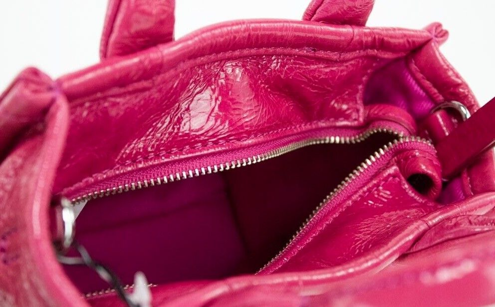 Marc Jacobs The Shiny Crinkle Micro Tote Magenta Läder Axelremsväska Handväska