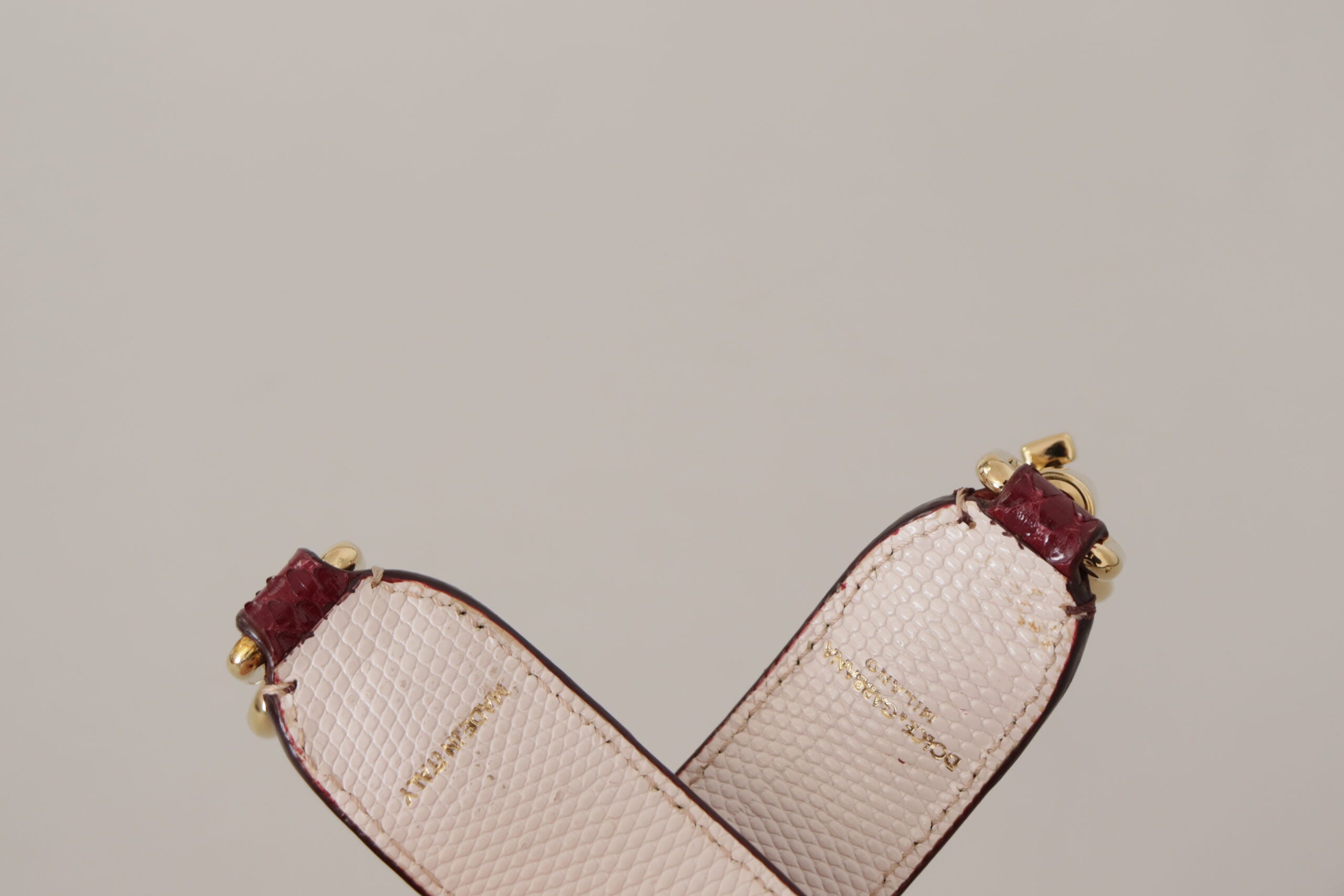 Dolce & Gabbana Bordeaux Läderväska med Kristaller Axelrem