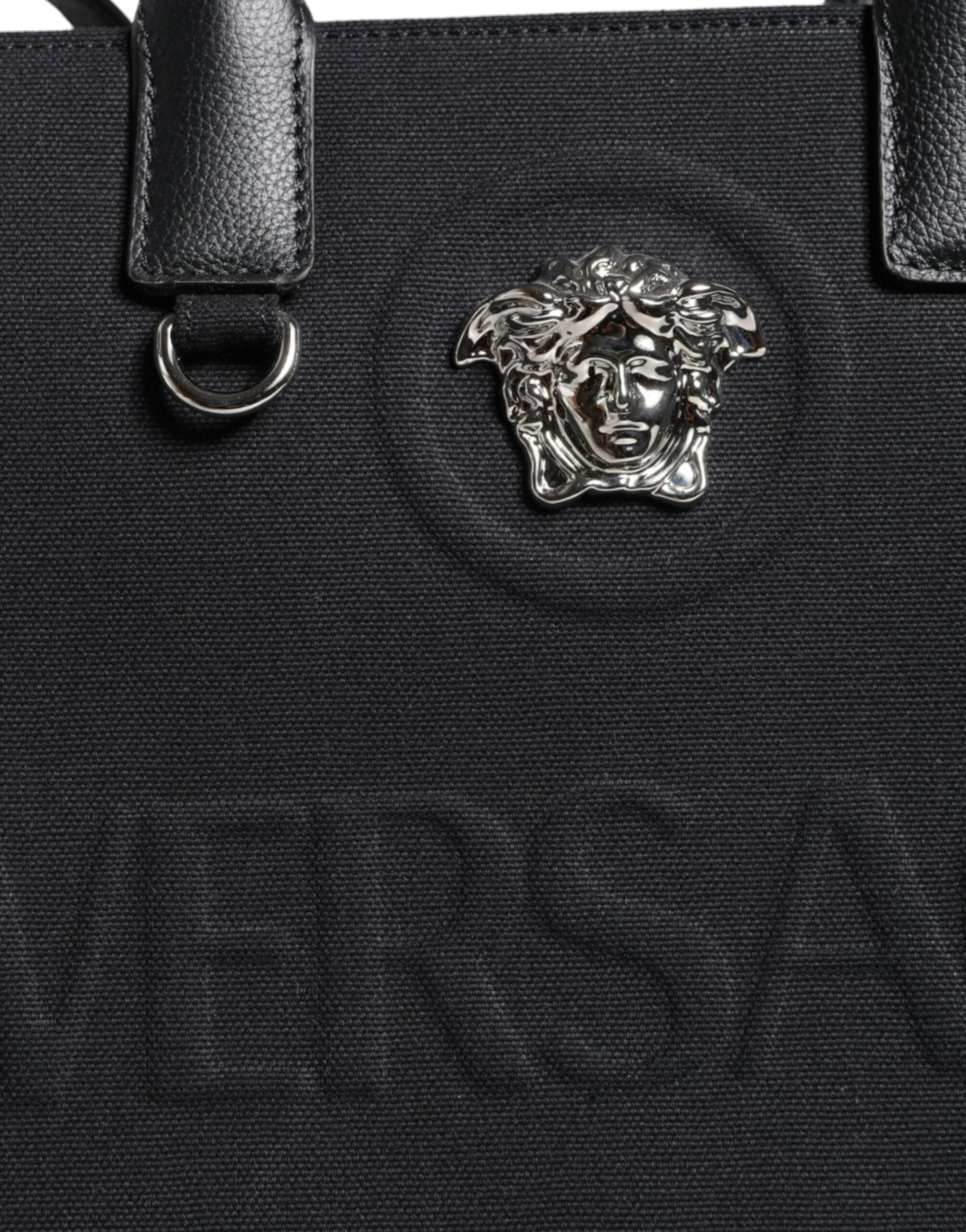 Versace svart axelväska i läder med kanvas och logotyp