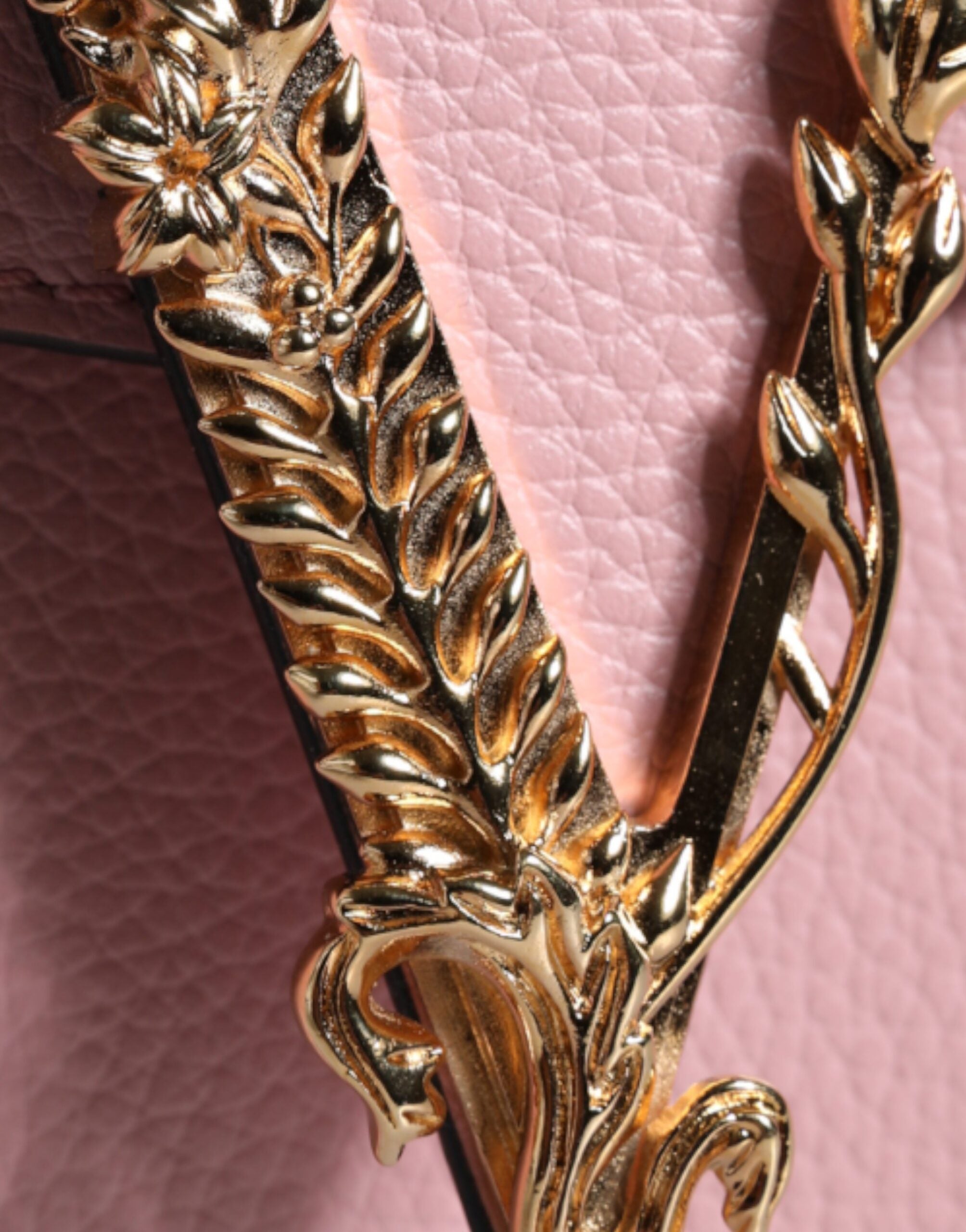 Versace Rosa Kornig Kalvskinnsväska med Logotyp