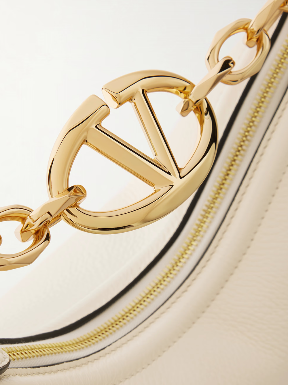 Valentino Garavani Ivory Leather Small Hobo Vlogo Axelväska