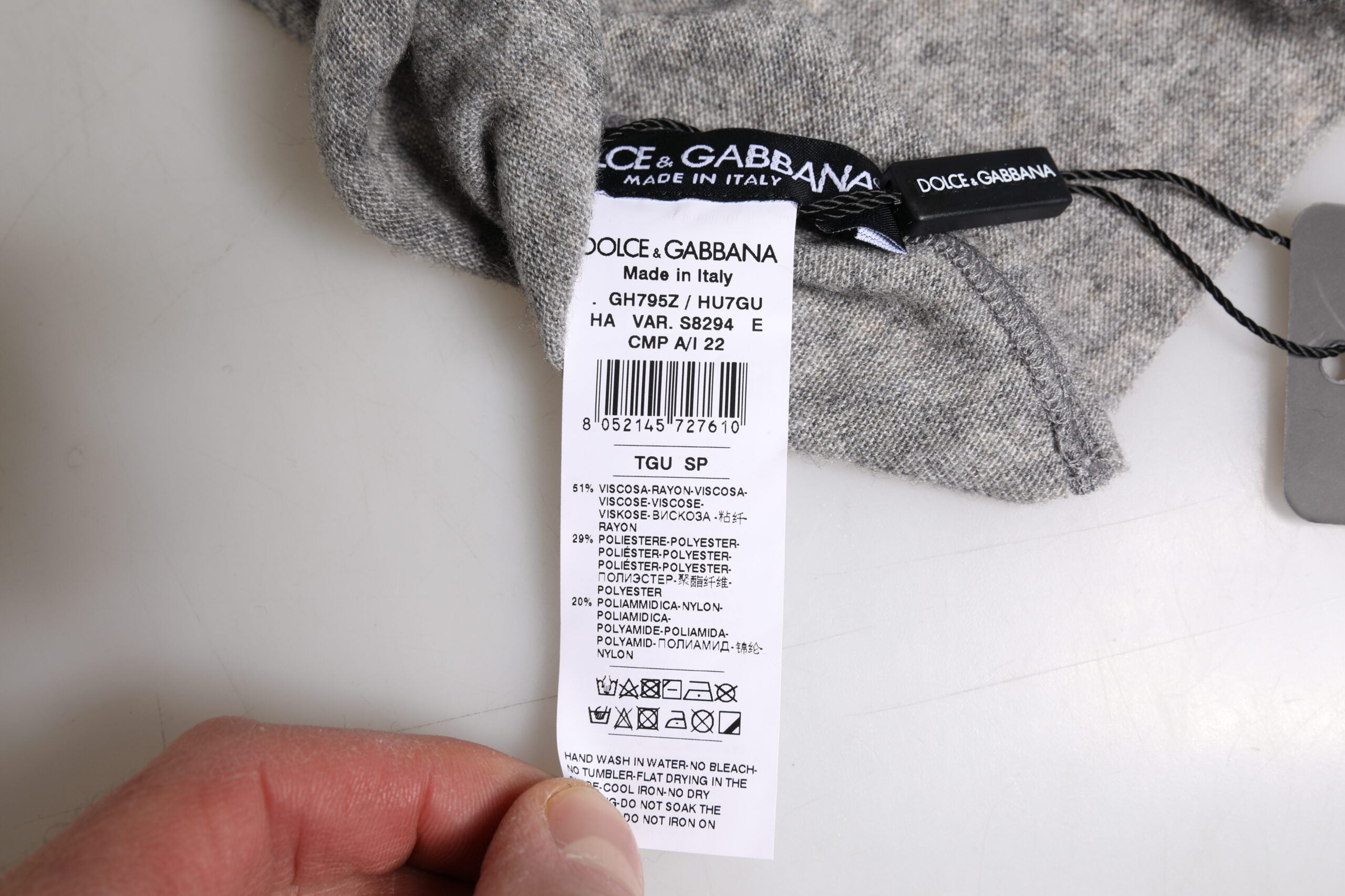 Dolce & Gabbana Grå Stickad Mössa i Viskosblandning