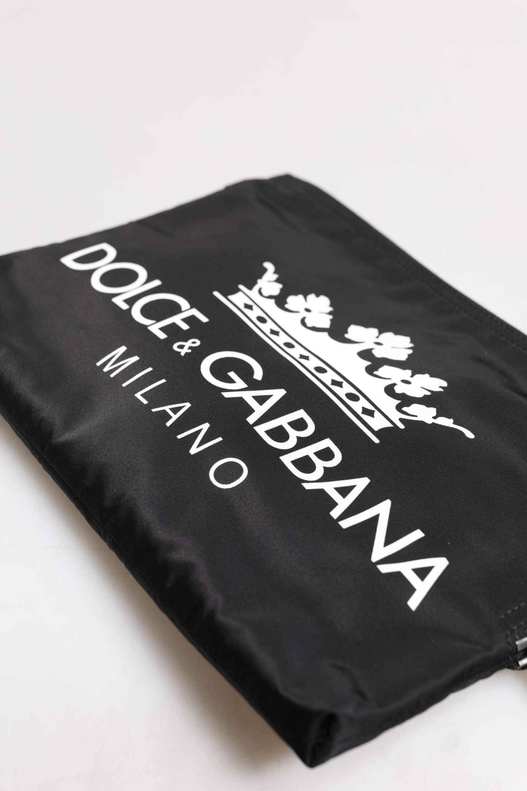 Dolce & Gabbana svart DG Milano-tryck kuvertväska i nylon