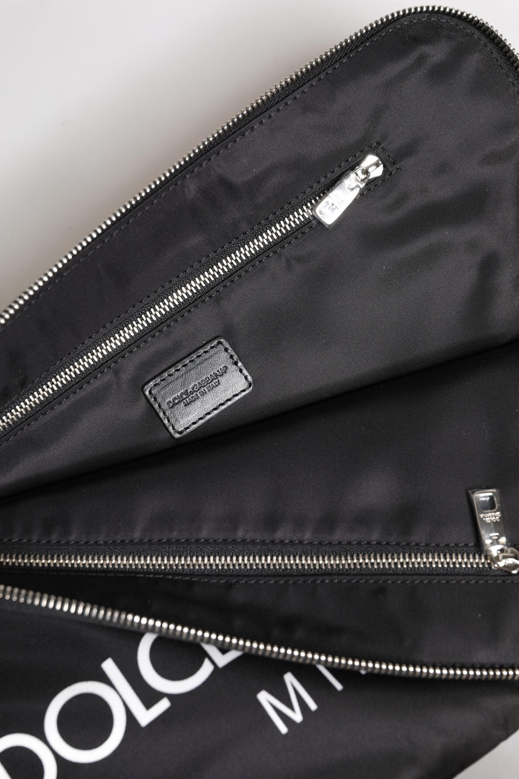 Dolce & Gabbana svart DG Milano-tryck kuvertväska i nylon