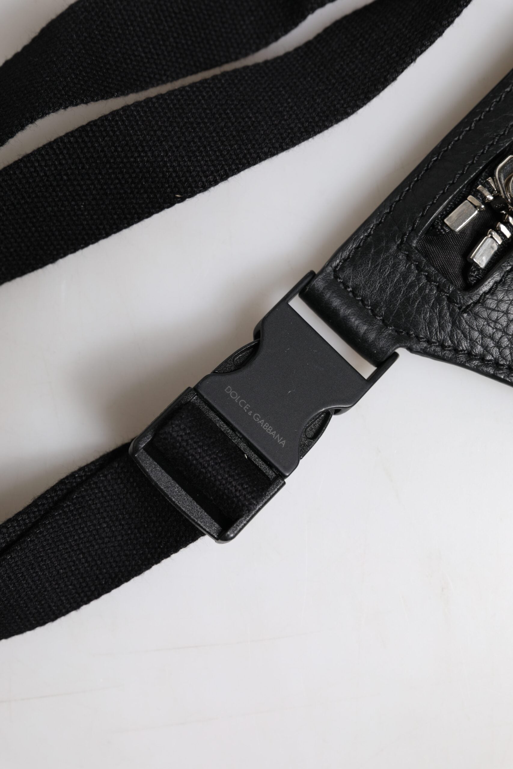 Dolce & Gabbana Svart Kalvskinnsmönstrad Midjeväska med Logotypplack och Bälte för Män