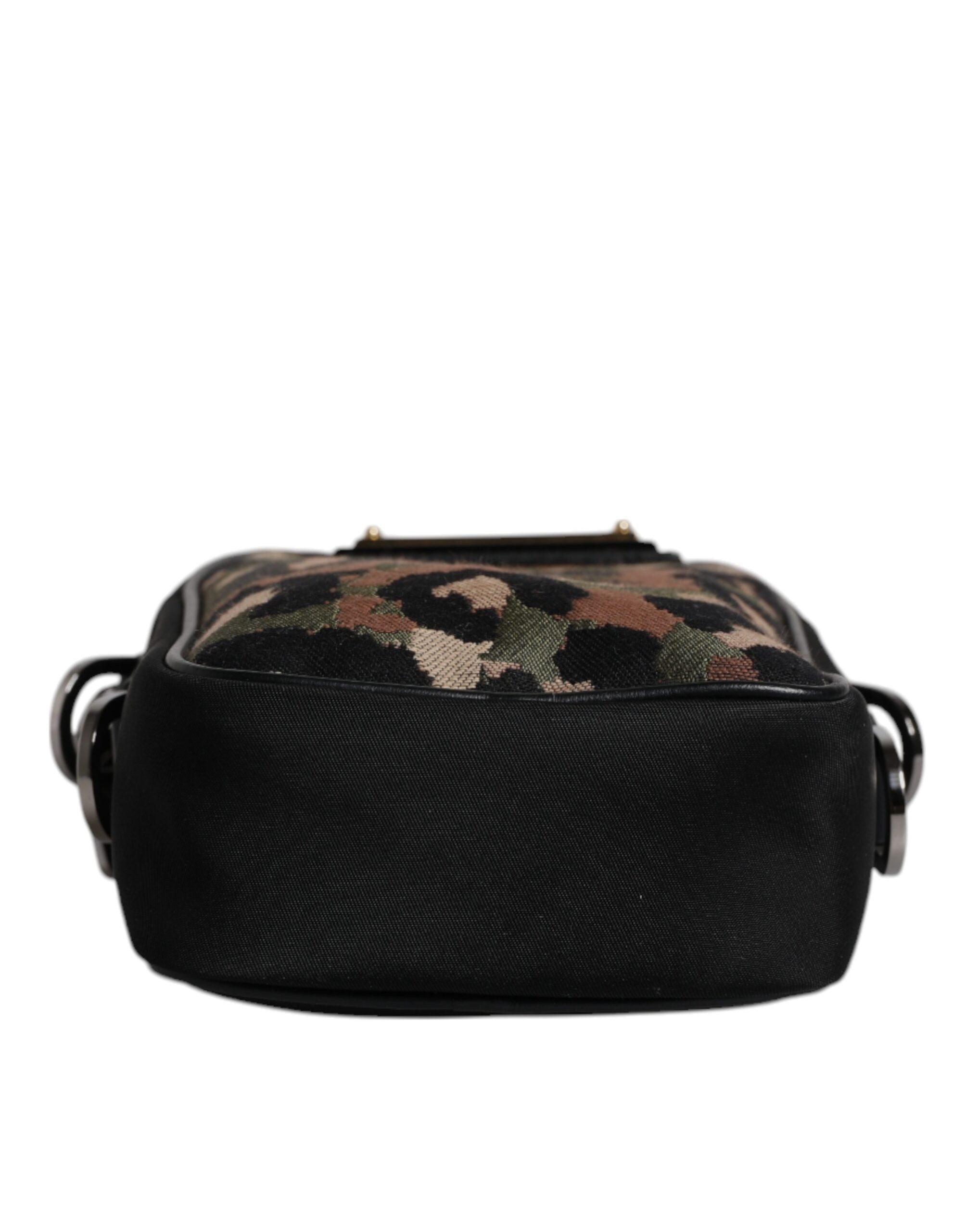 Dolce & Gabbana Flerfärgad Leopard Jacquard Logotypplack Halsremsväska