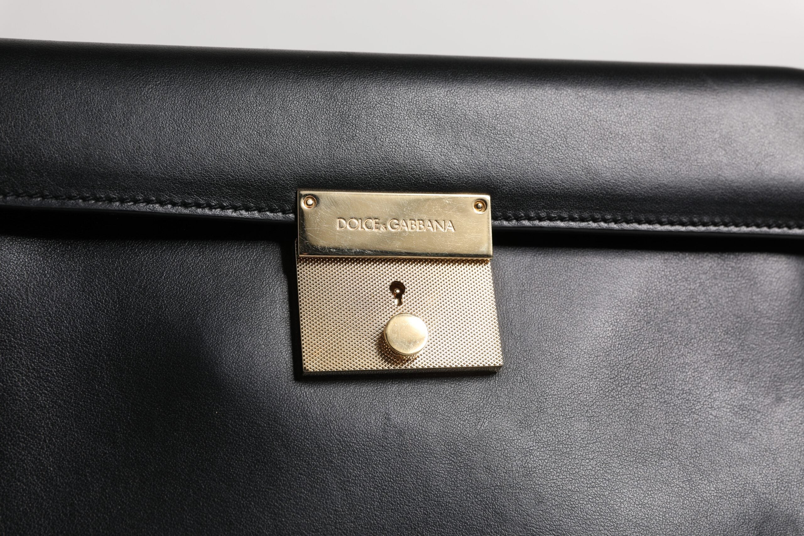 Dolce & Gabbana svart läderportfölj med logotypplakett