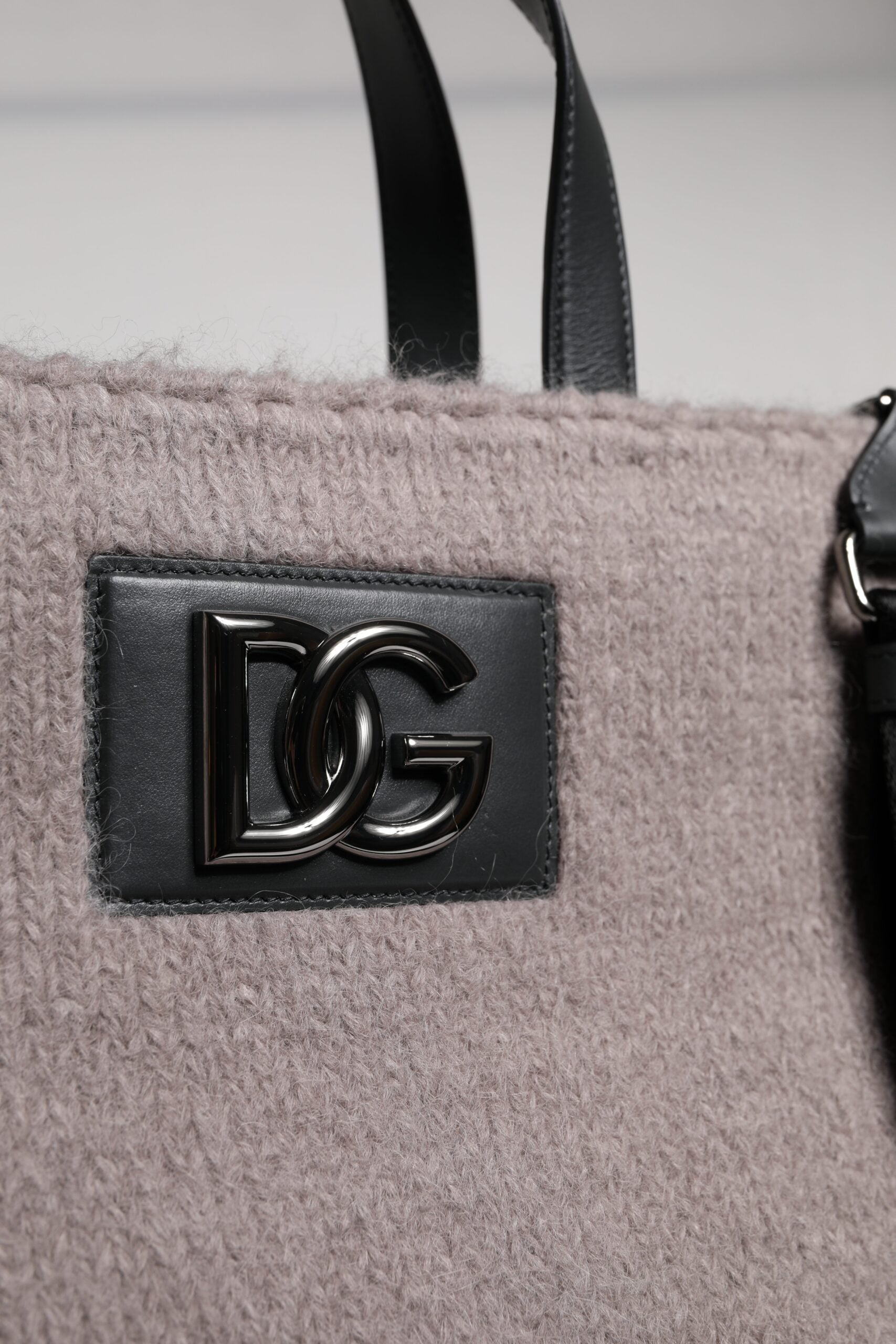 Dolce & Gabbana Grå Alpackaull Toteväska med Logotypplakett