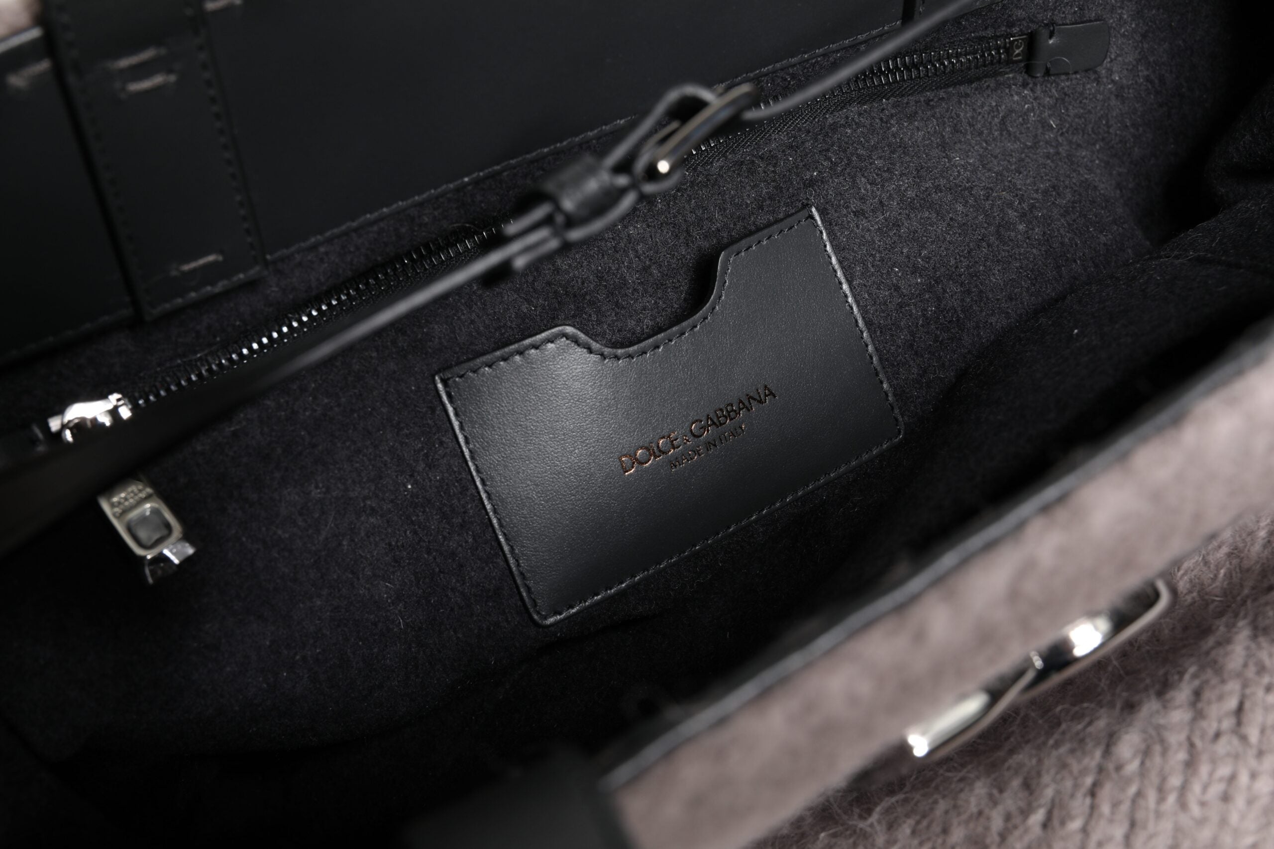 Dolce & Gabbana Grå Alpackaull Toteväska med Logotypplakett