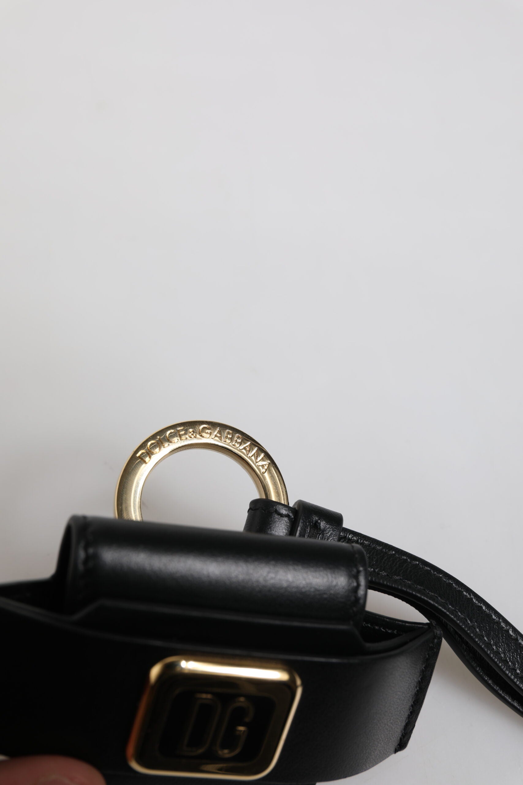 Dolce & Gabbana Svart Läderarmband Guldfärgad Metalllogotypplack Airpods-skal