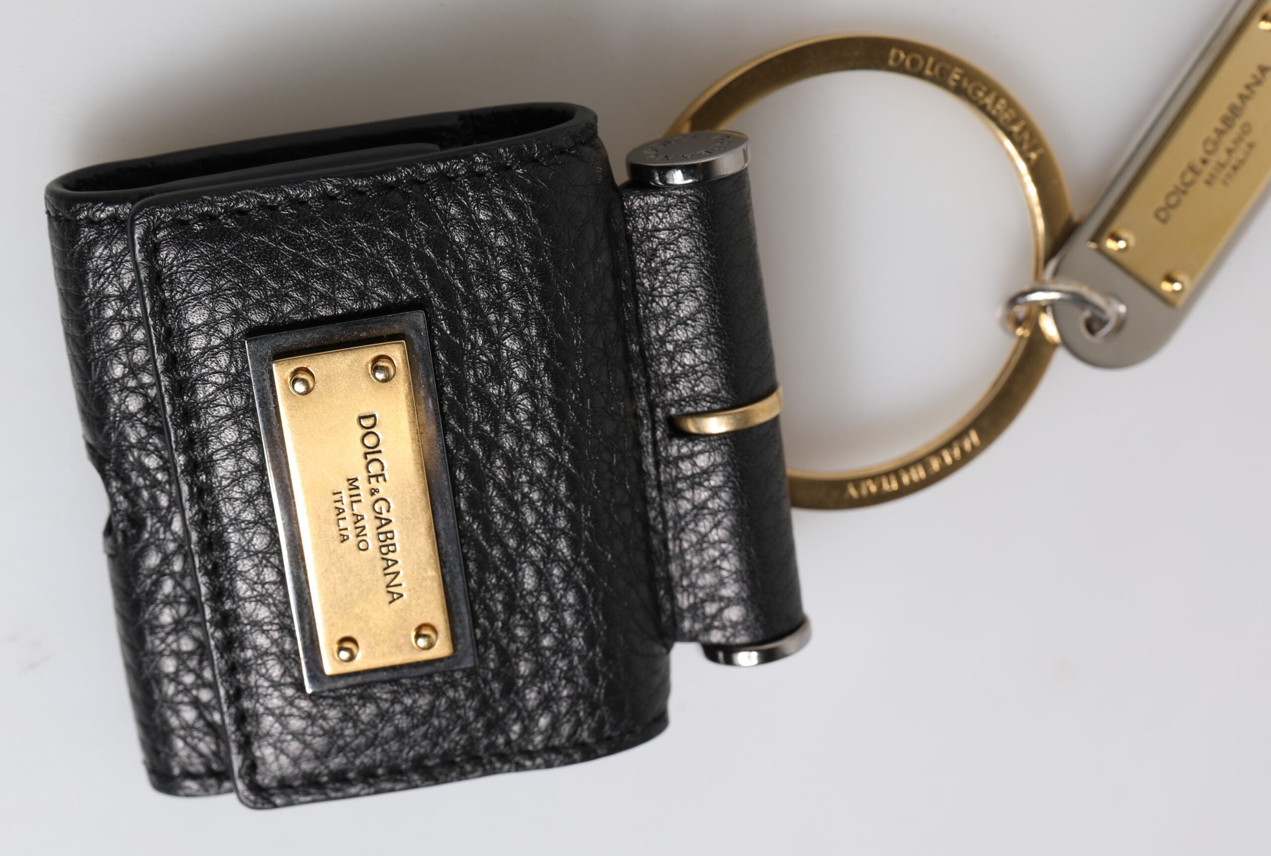 Dolce & Gabbana Svart Läderarmband Guldfärgad Metalllogotypplack Airpods-skal