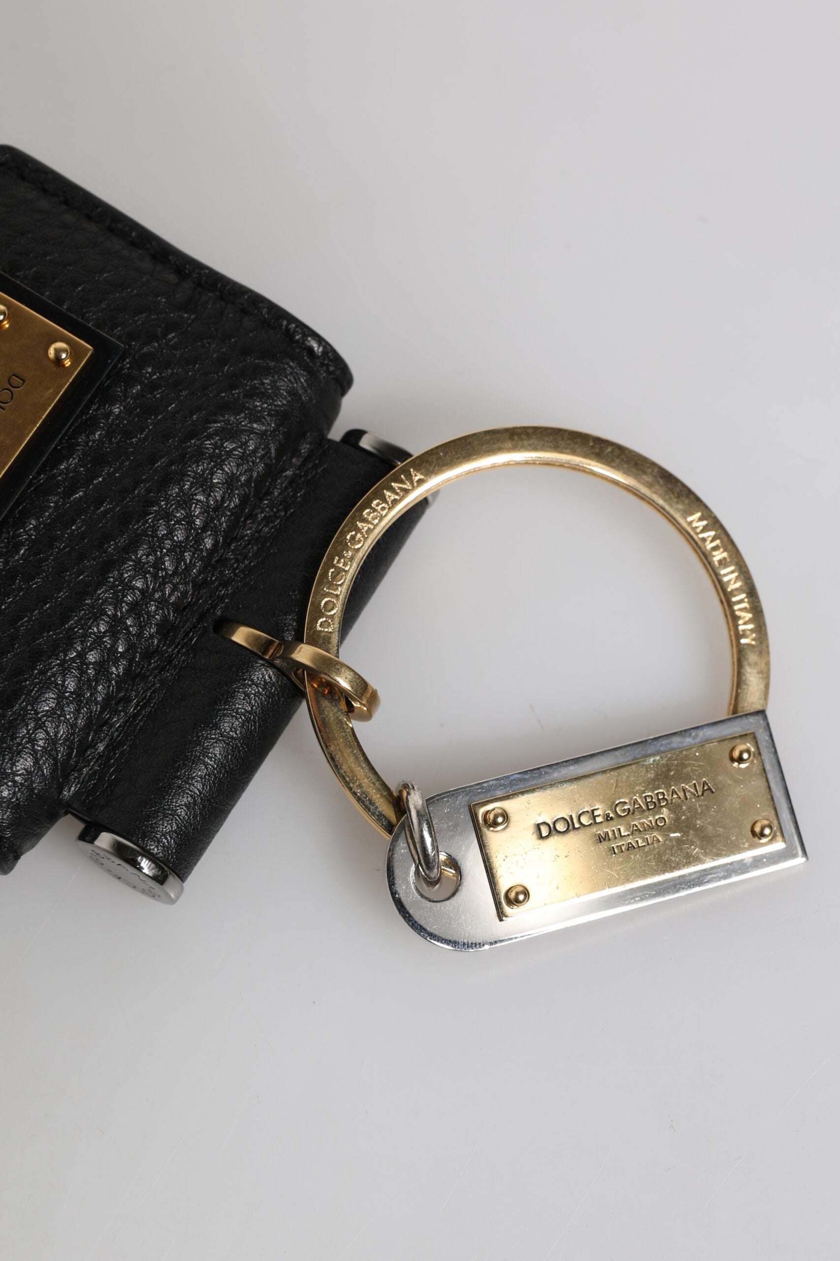 Dolce & Gabbana Svart Läderarmband Guldfärgad Metalllogotypplack Airpods-skal