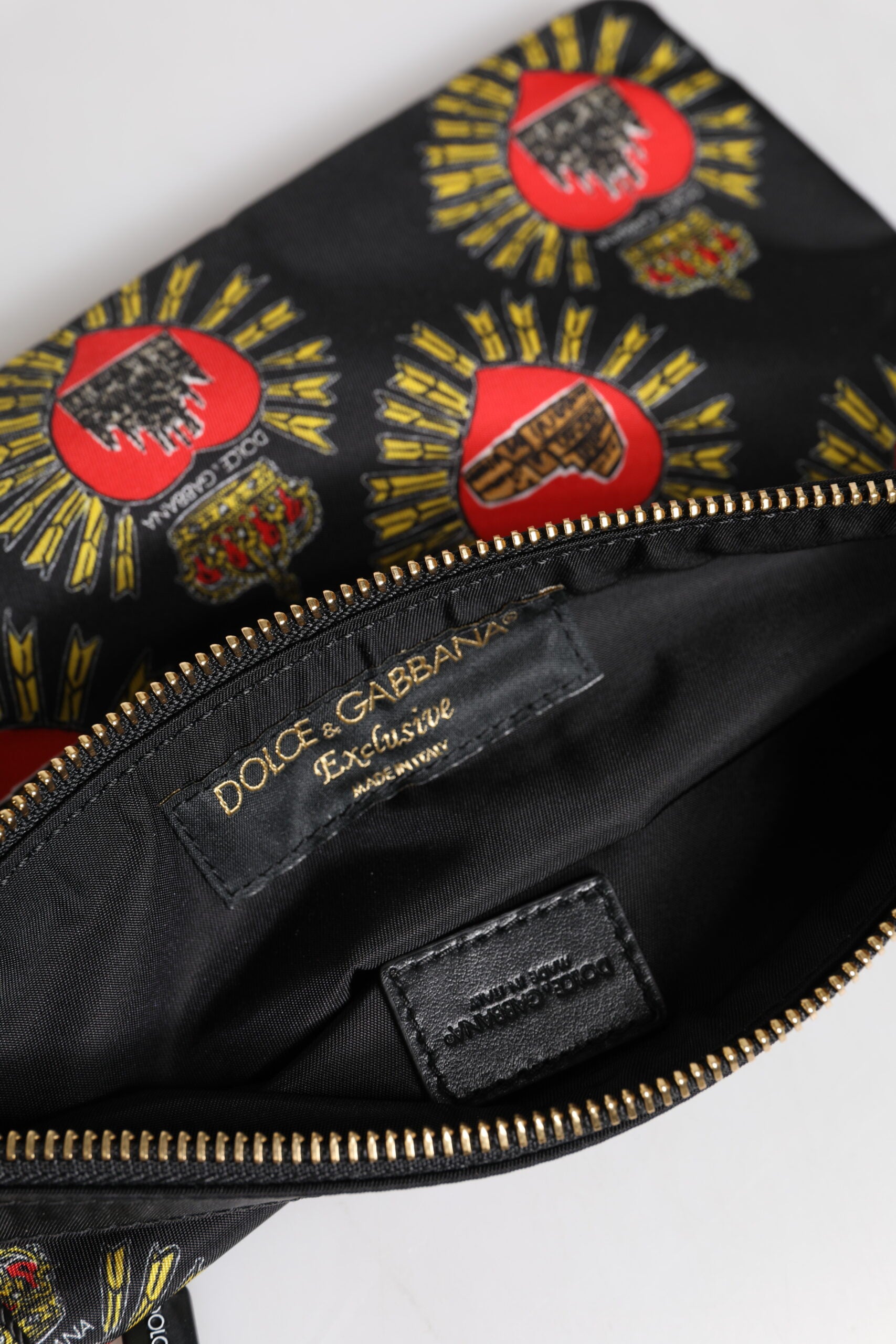 Dolce & Gabbana svartröd nylon Sacred Heart kuvertväska