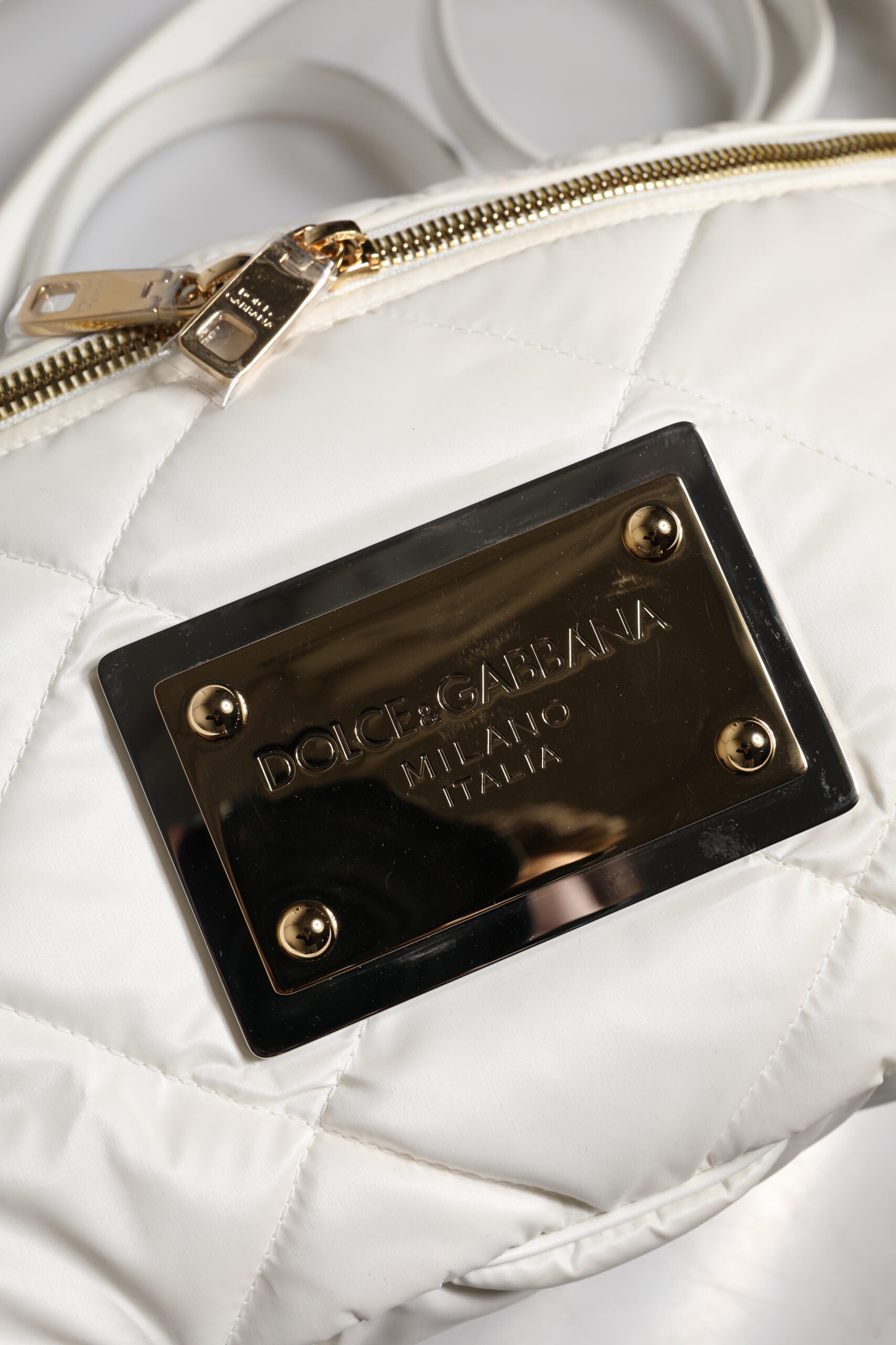 Dolce & Gabbana Vit Quilted Logotypplackad Midjeväska