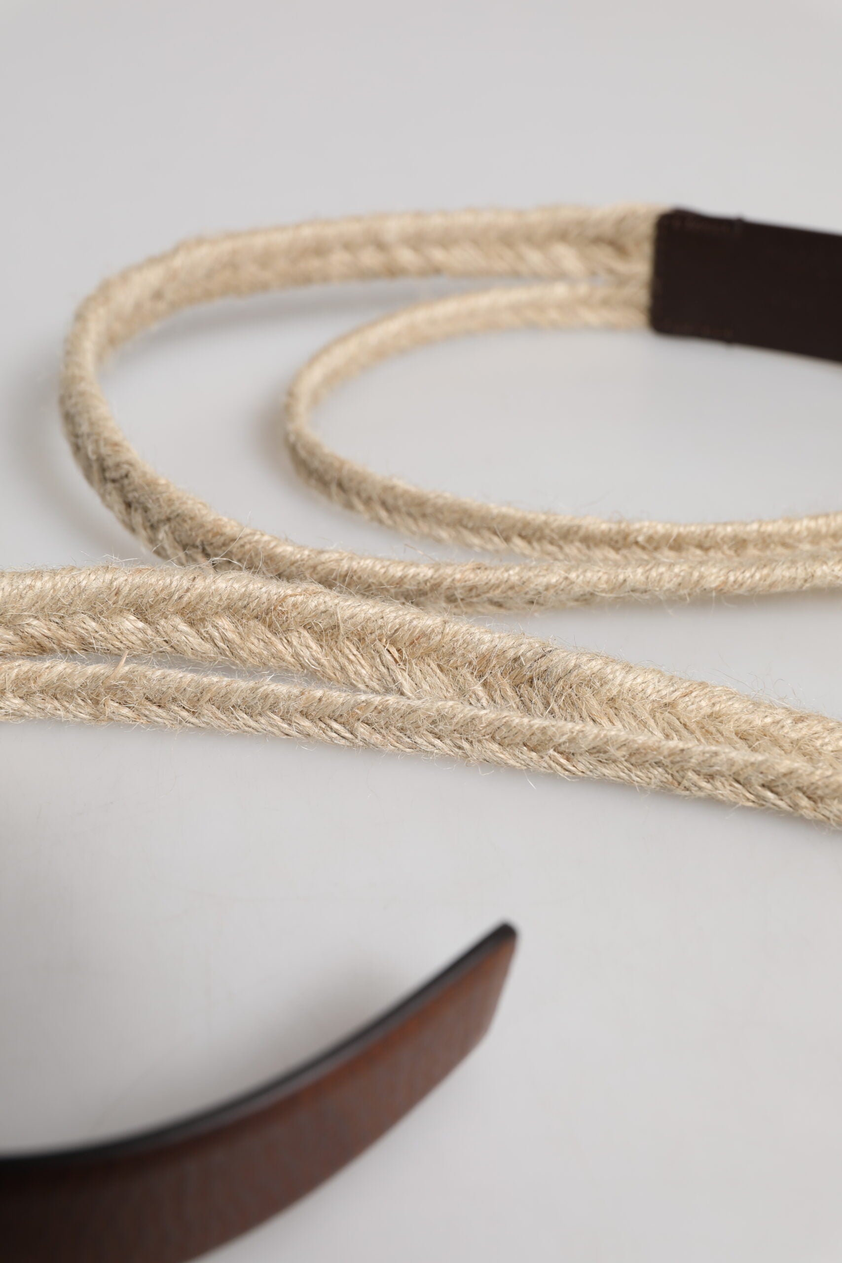Dolce & Gabbana Brunt Jute Läderbälte med Vävt Metallspänne