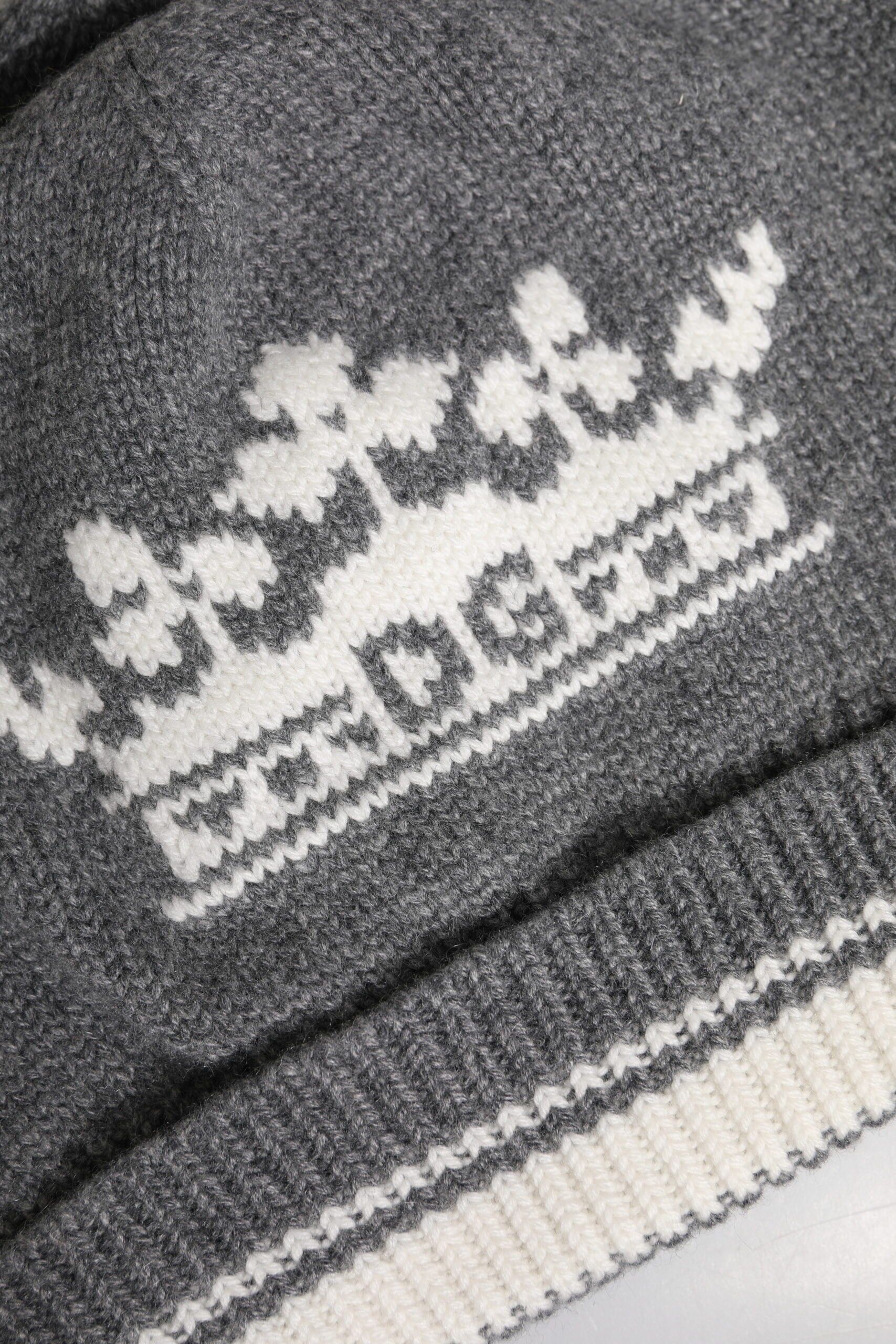 Dolce & Gabbana Grå Kashmir Stickad Vintermössa