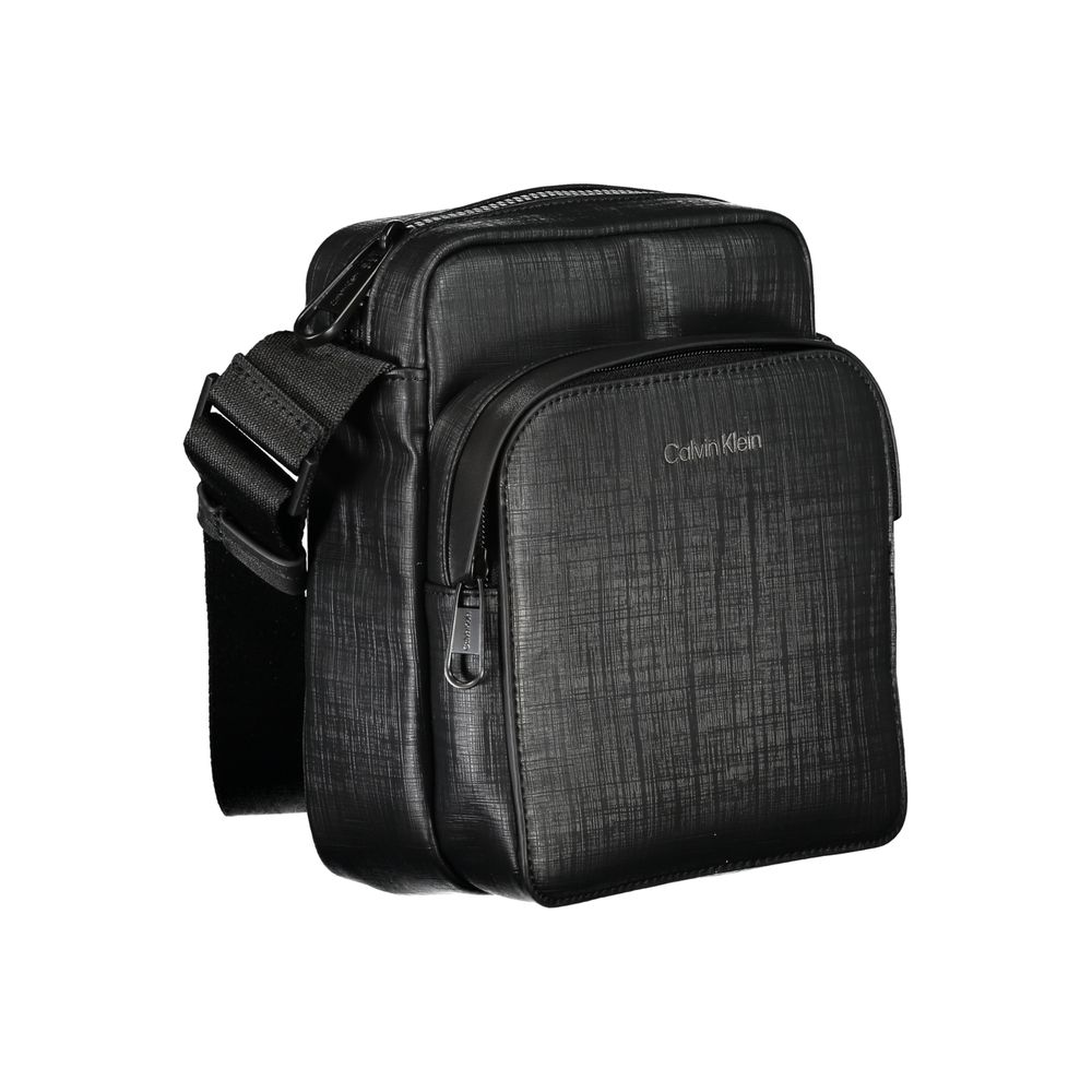 Calvin Klein elegant svart axelväska med kontrasterande detaljer