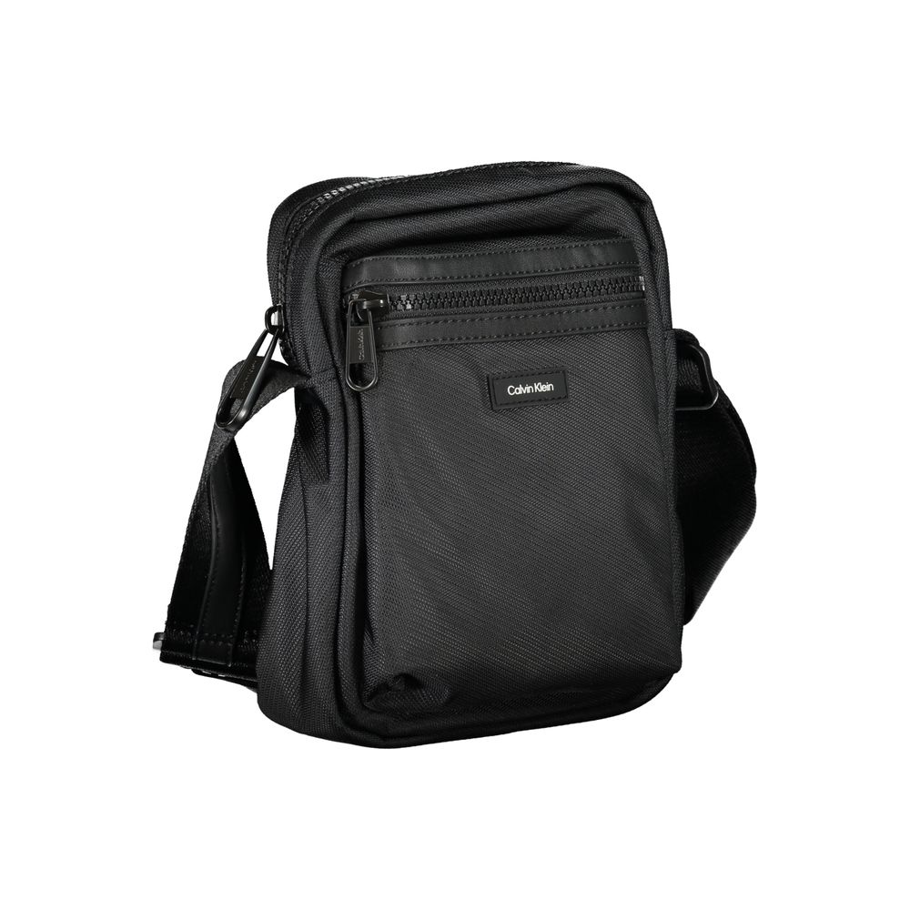 Calvin Klein Sleek svart återvunnen axelväska