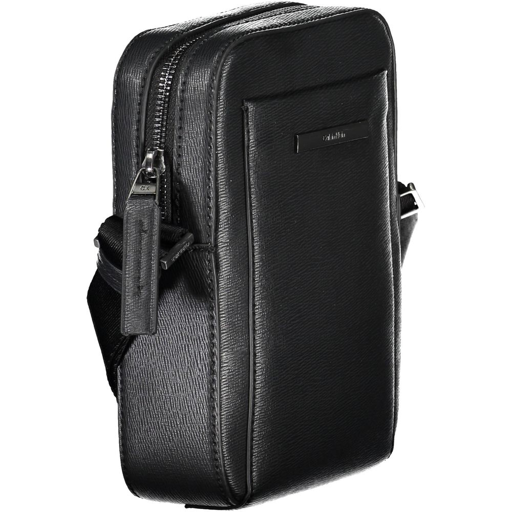 Calvin Klein elegant svart axelväska med snygga detaljer