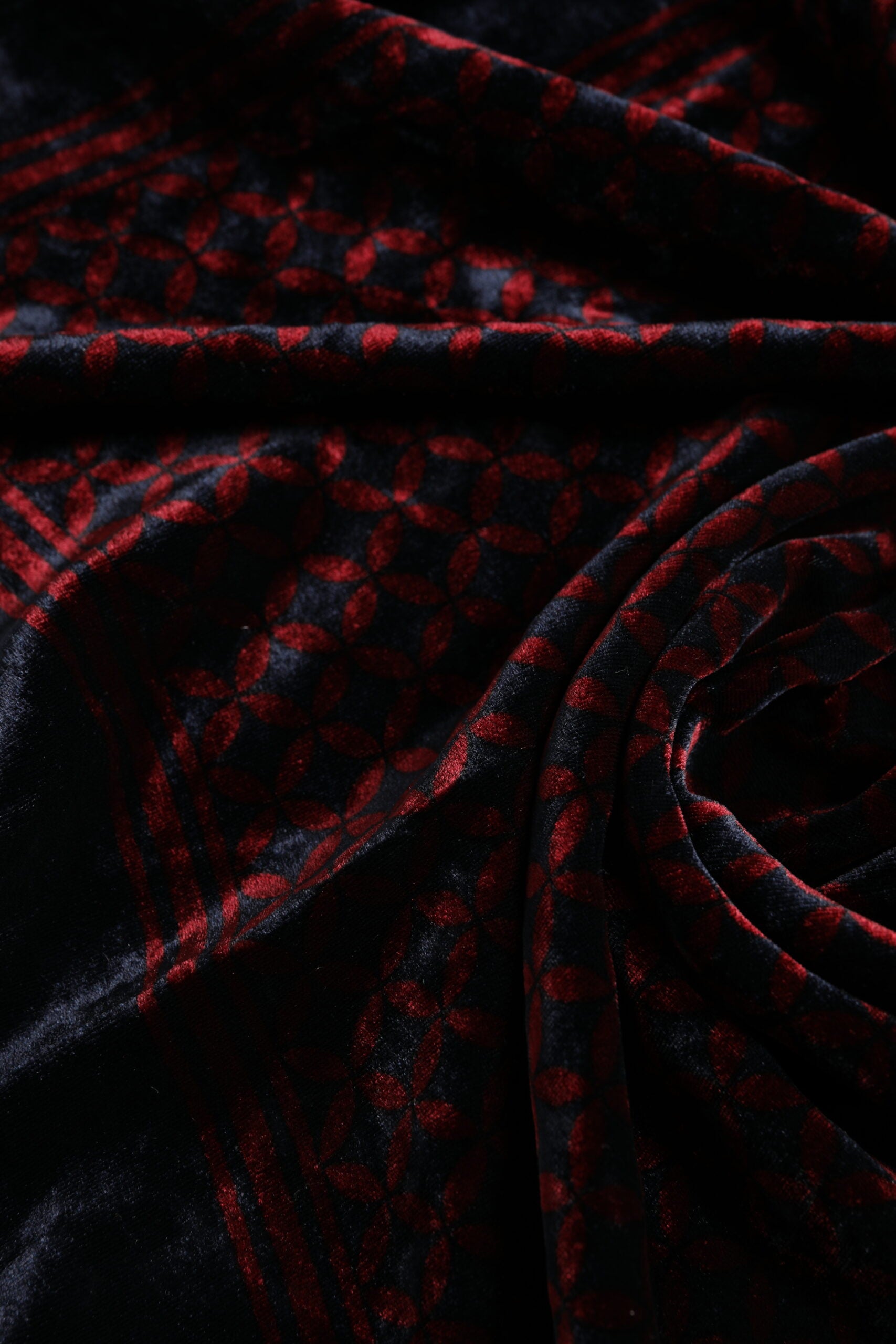 Dolce & Gabbana Svart Röd Viskos Fyrkantig Herr Foulard Halsduk