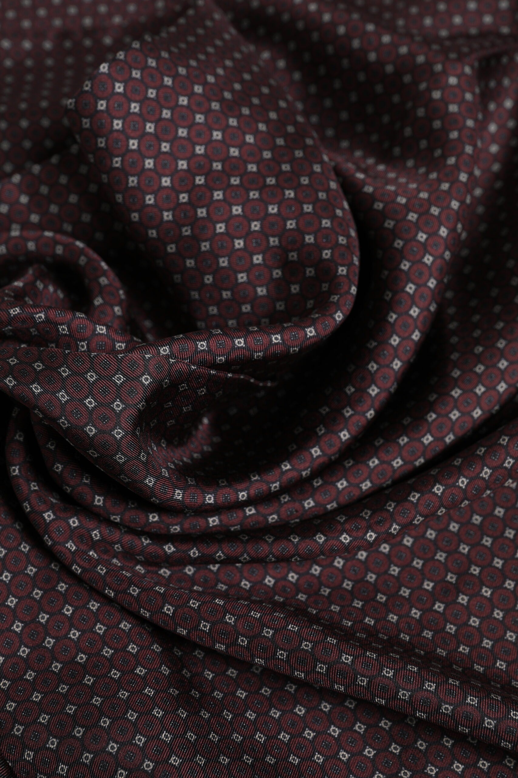 Dolce & Gabbana Rödbrun Prickig Sidenfransad Foulard Halsduk