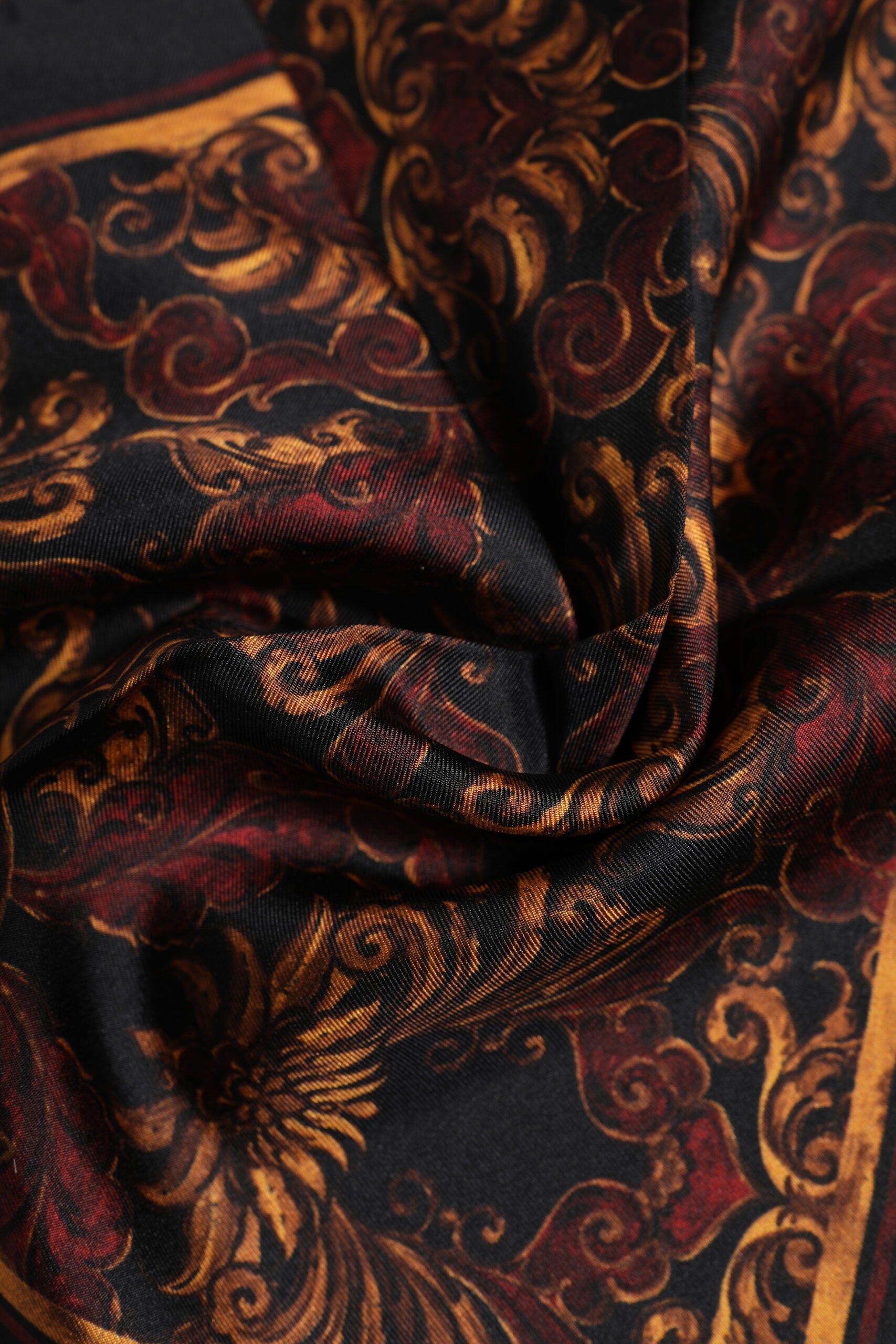 Dolce & Gabbana Svart Blommig Siden Fyrkantig Herr Foulard Halsduk