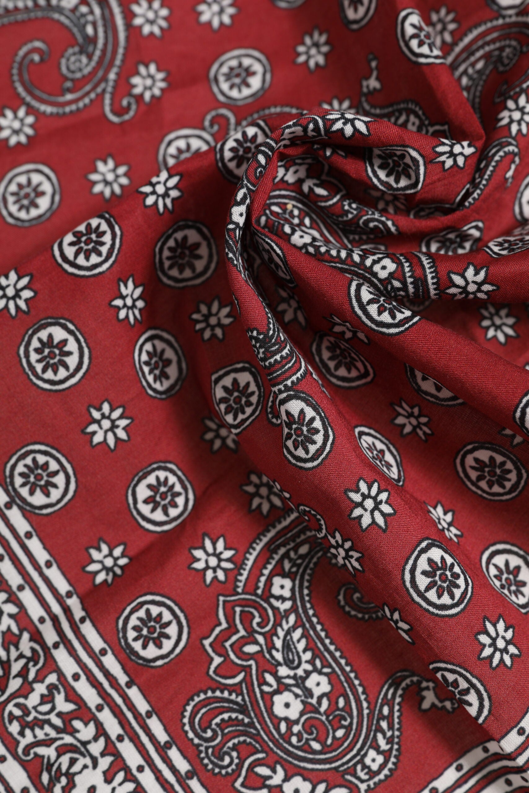 Dolce & Gabbana Röd Blommig Bomullshalsduk med Fyrkantig Foulard
