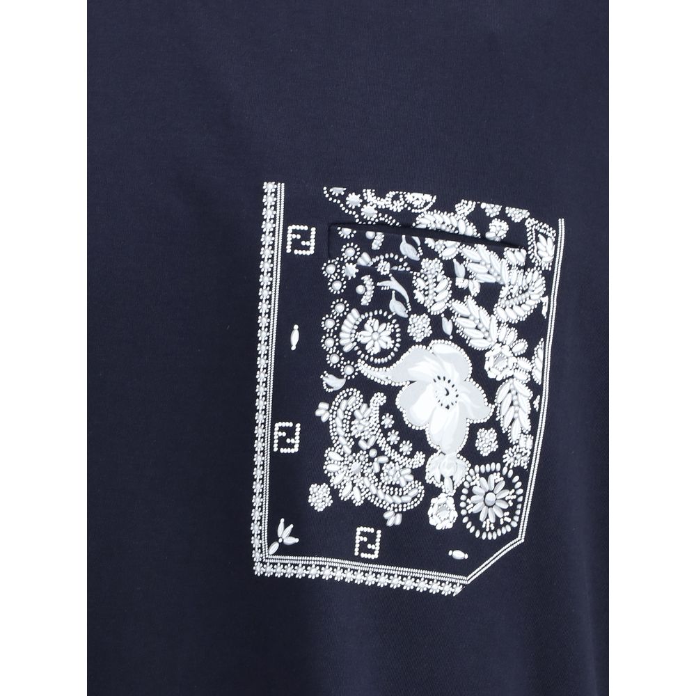 Fendi t-shirt med bandanatryck på fickan