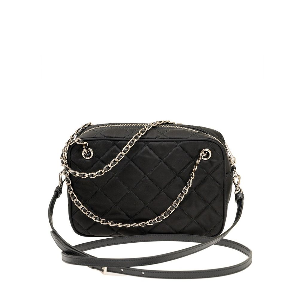Prada quiltad mellanstor axelväska