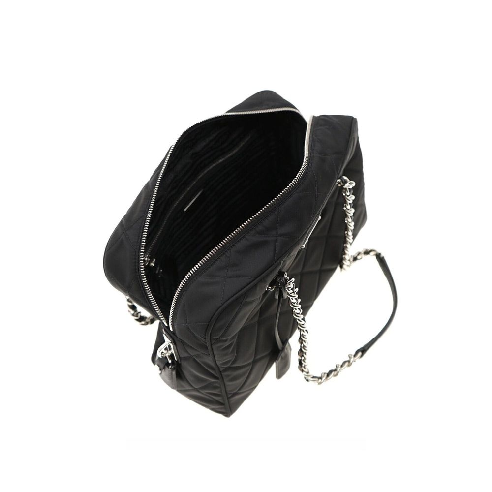 Prada axelväska i quiltad nylon