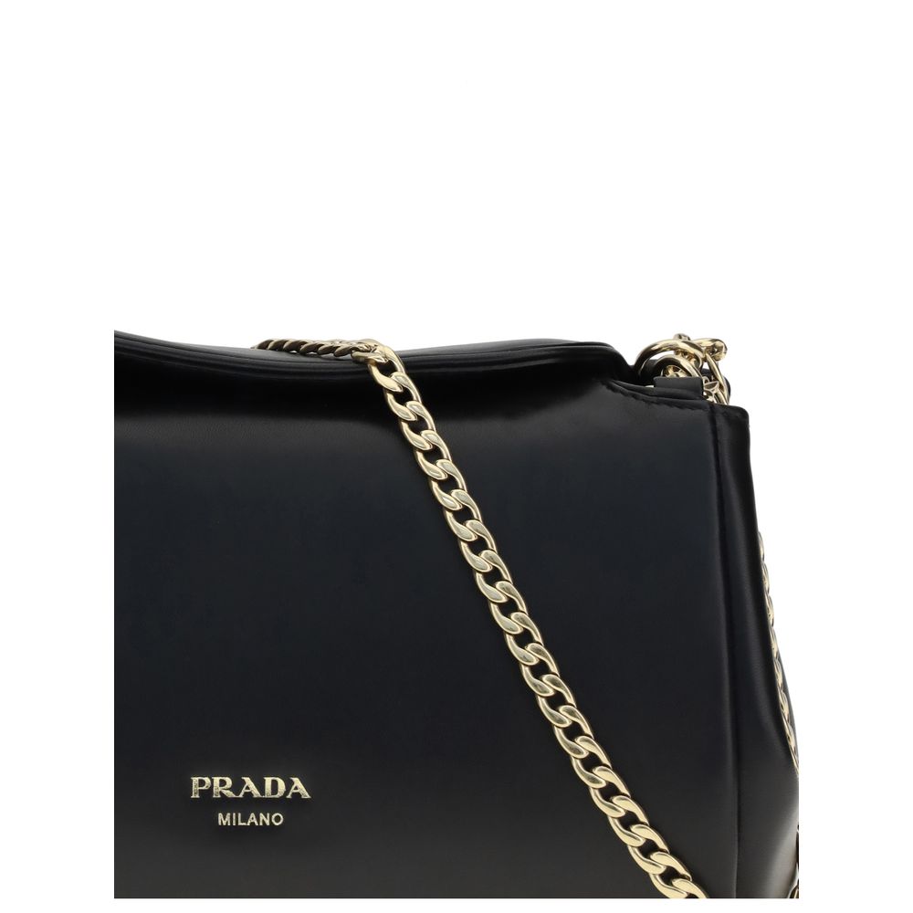 Prada läderaxelväska