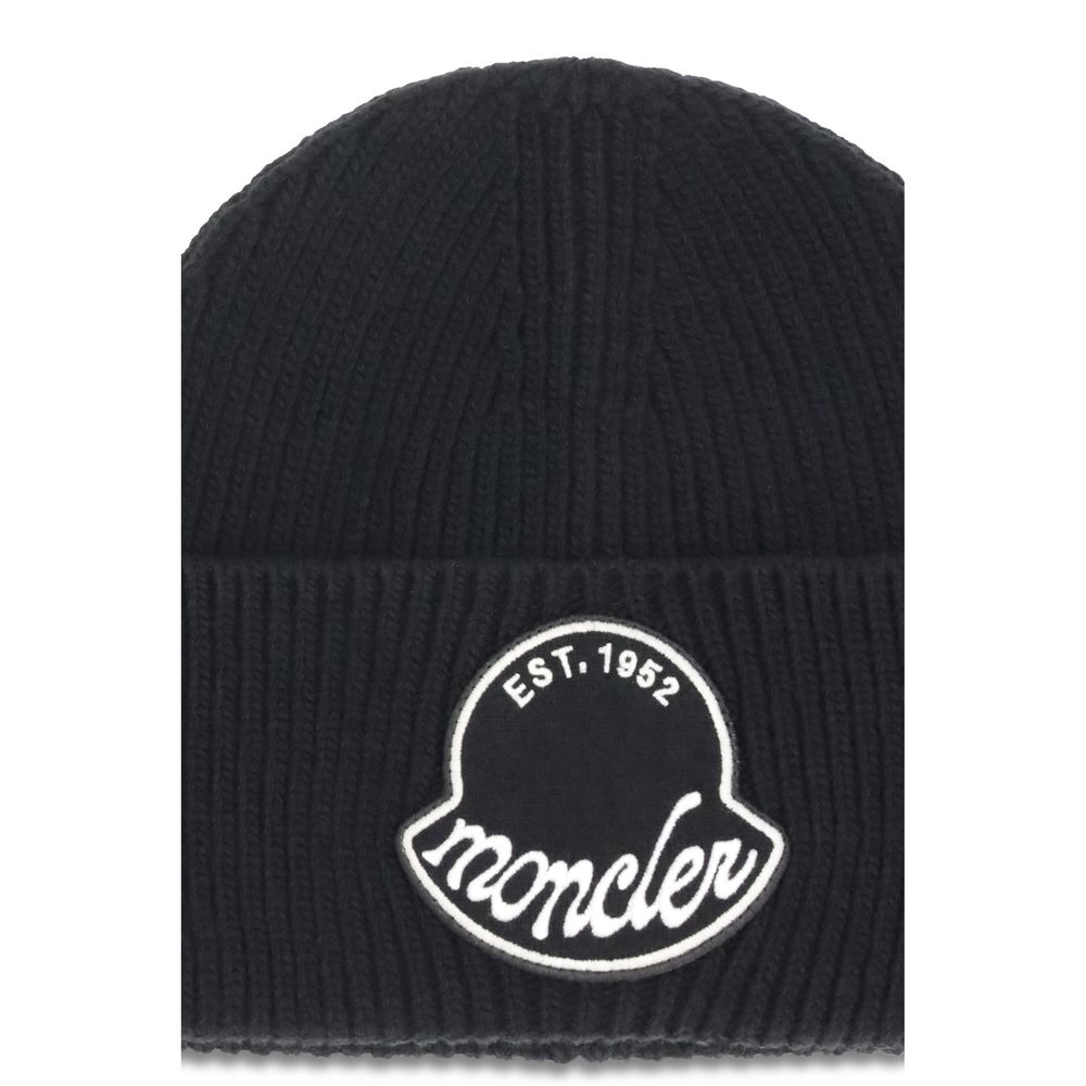 Moncler mössa med logotyp