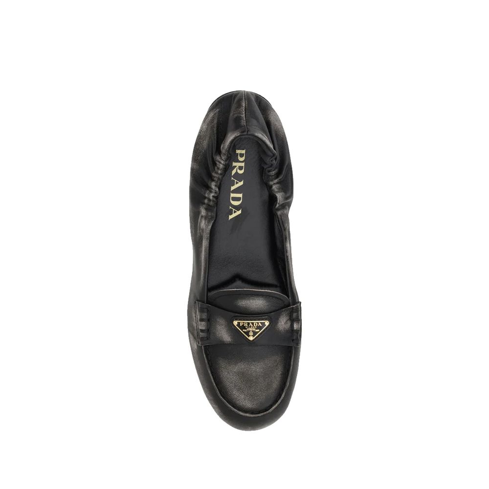Prada Loafers i läder med vintage-effekt
