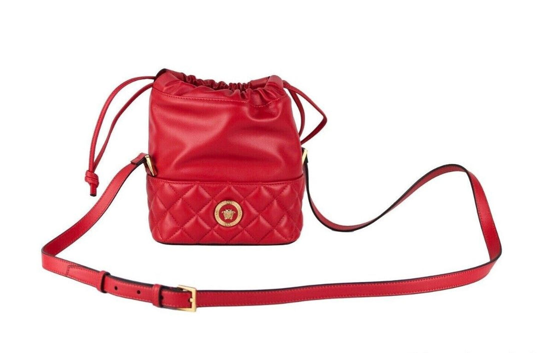 Versace Röd Quiltad Läderväska med Dragsko och Axelremsväska