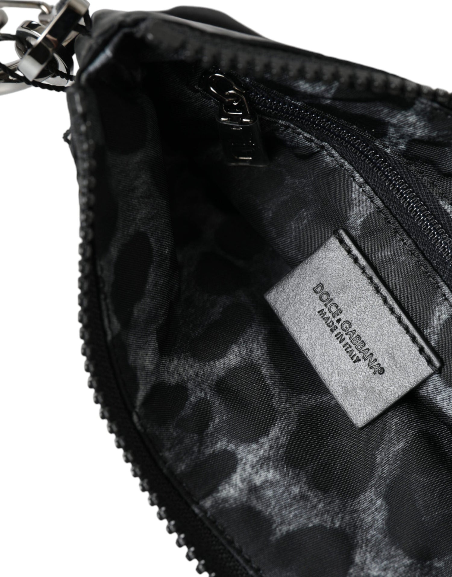 Dolce &amp;amp; Gabbana svart nylon nyckelringspåse med logotyp och plack kuvertväska
