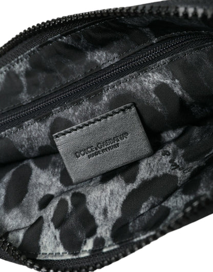 Dolce &amp;amp; Gabbana svart nylon nyckelringspåse med logotyp och plack kuvertväska