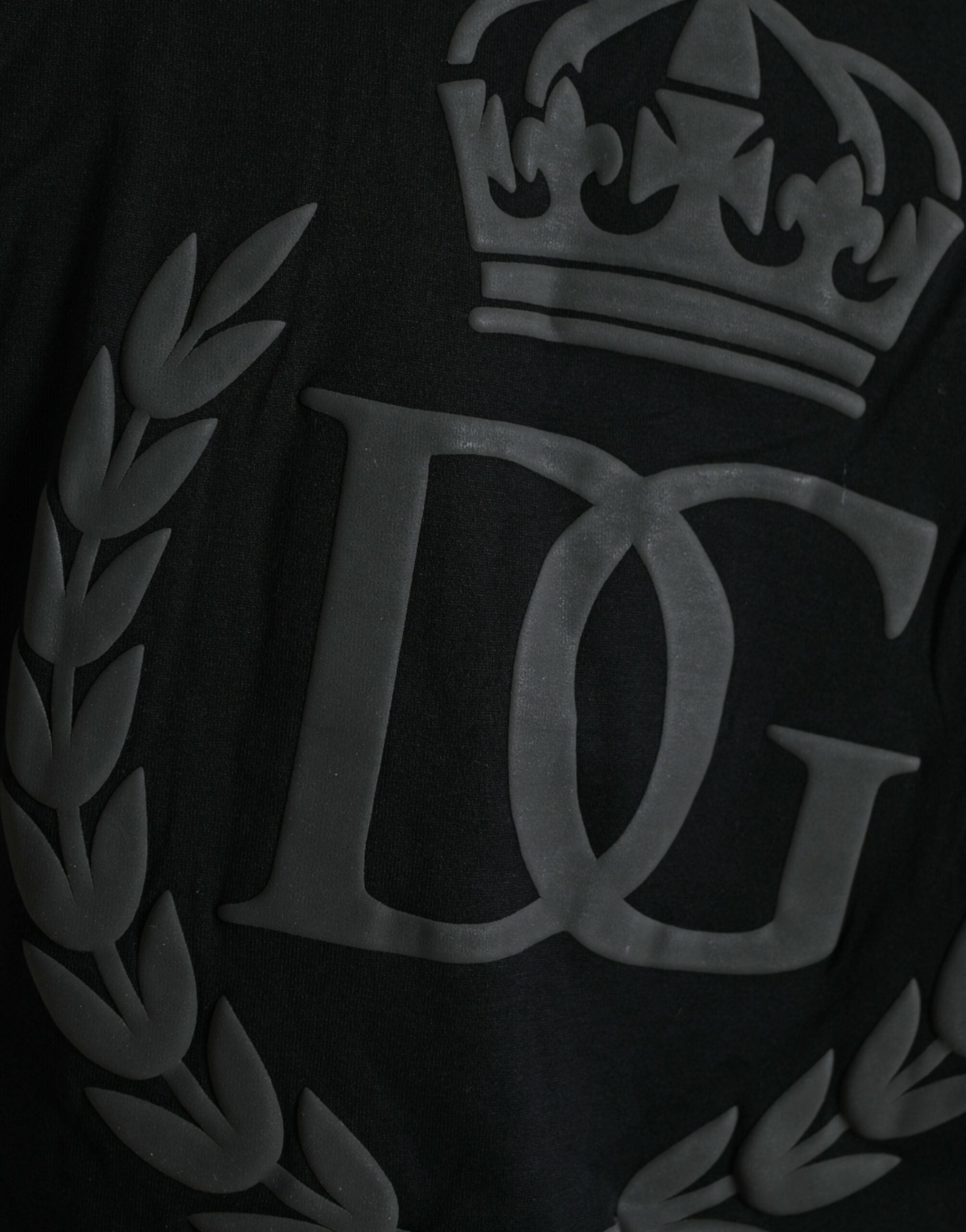 Dolce &amp;amp; Gabbana svart t-shirt med präglad logotyp och rund halsringning, korta ärmar