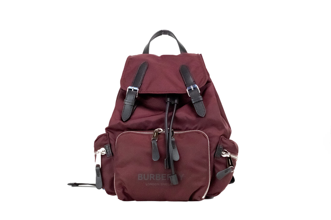 Burberry Medium Bourgogne Econyl Nylon Ryggsäck Dragsko Ryggsäck Bokväska