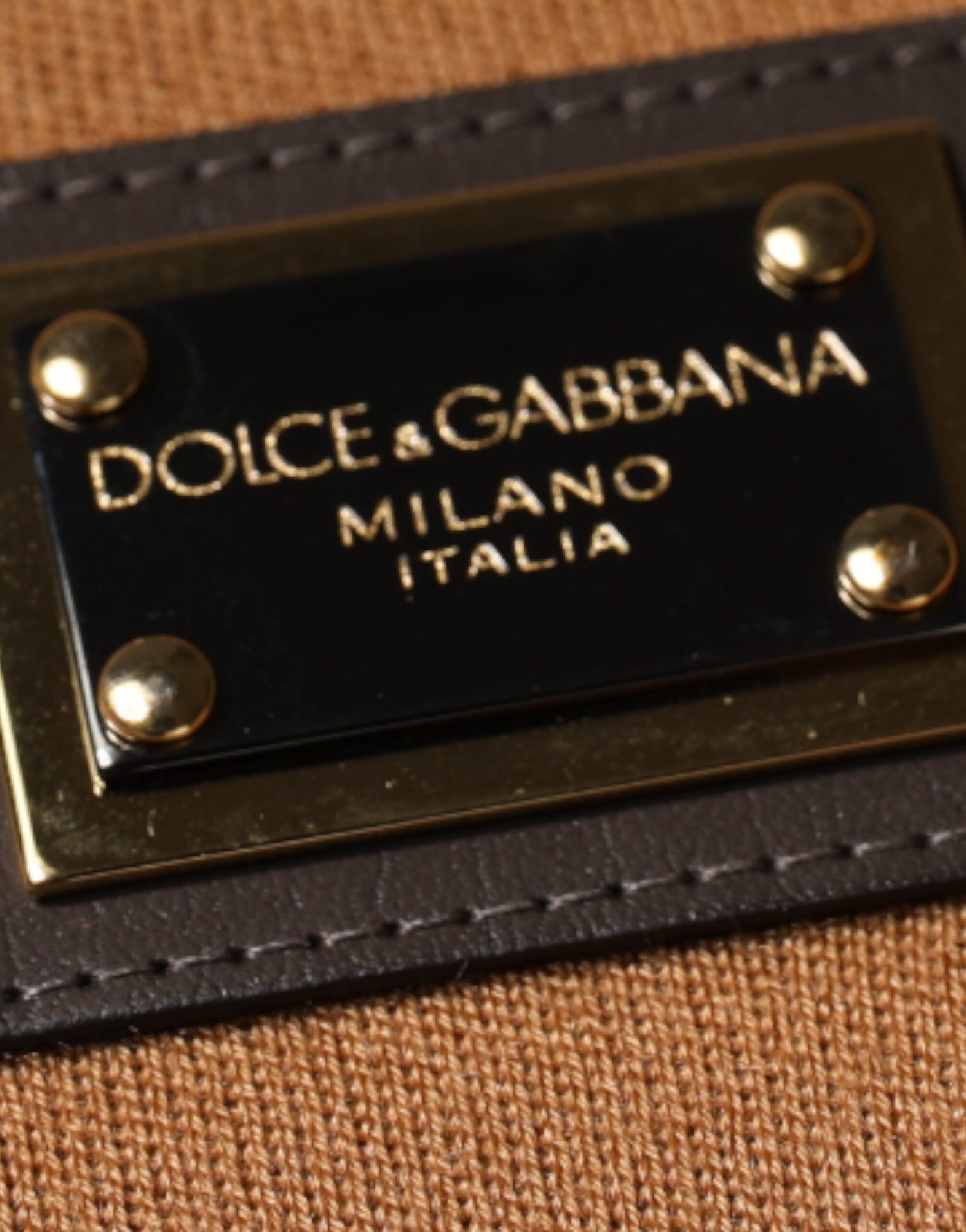 Dolce &amp;amp; Gabbana Brun Logotypplack Rundringad Pullovertröja
