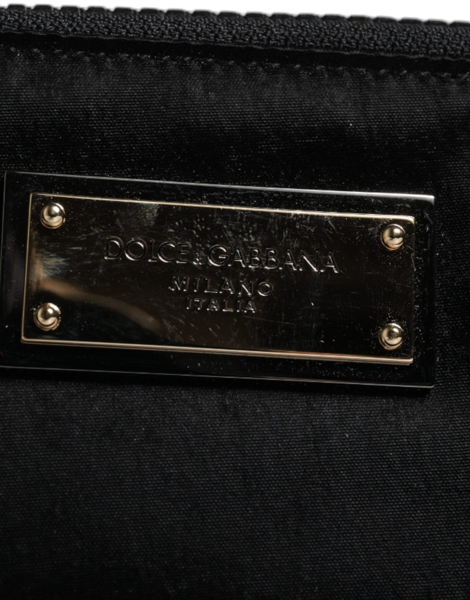 Dolce &amp;amp; Gabbana svart nylon nyckelringspåse med logotyp och plack kuvertväska