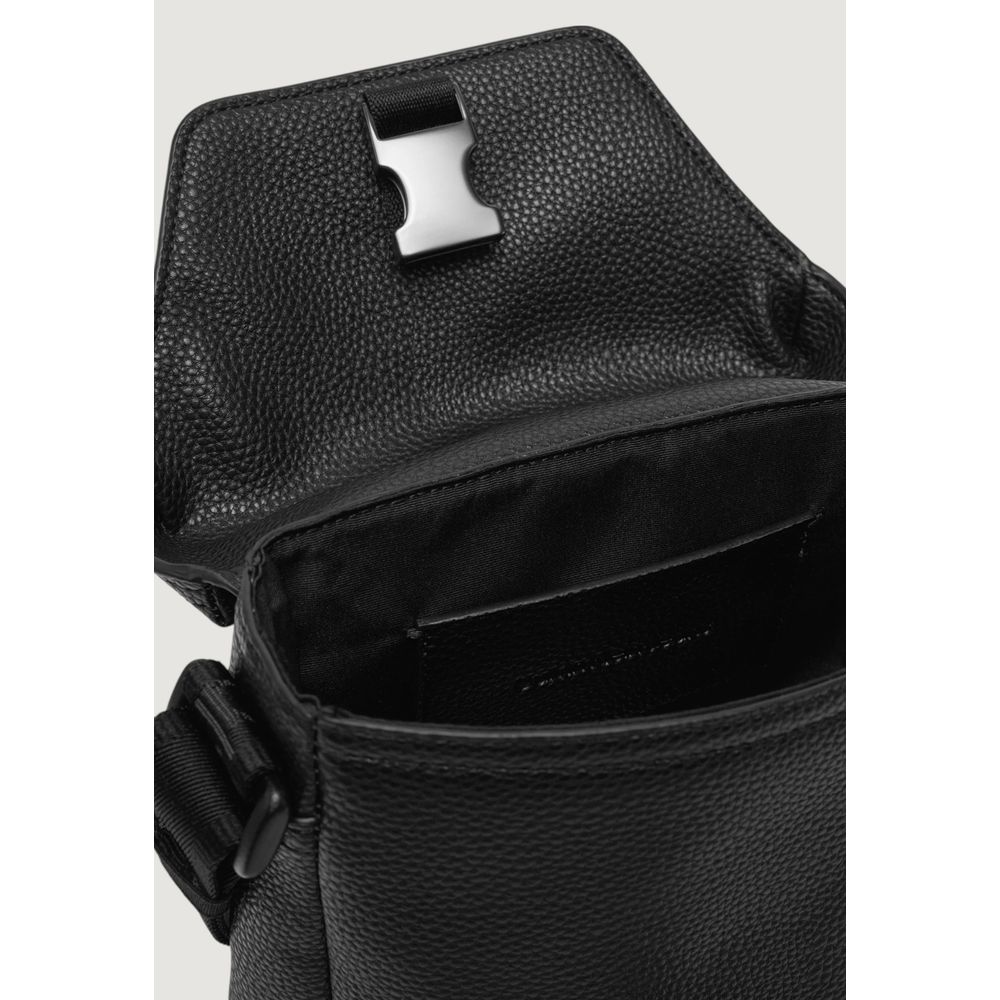 Calvin Klein svart axelväska i polyeten