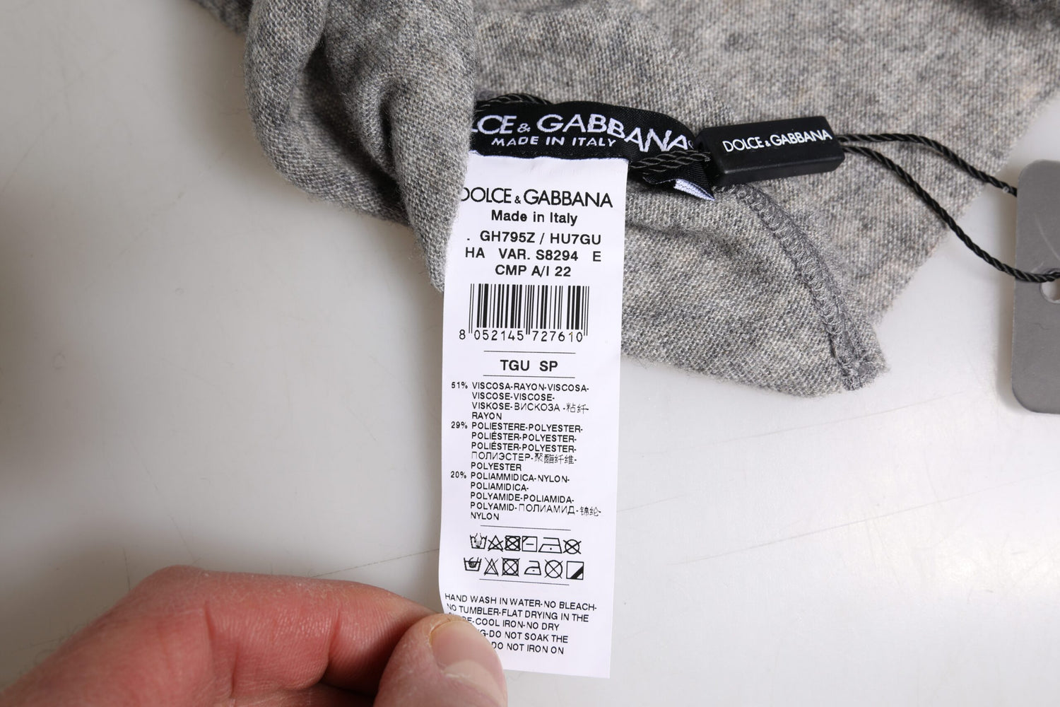 Dolce &amp;amp; Gabbana Grå Stickad Mössa i Viskosblandning