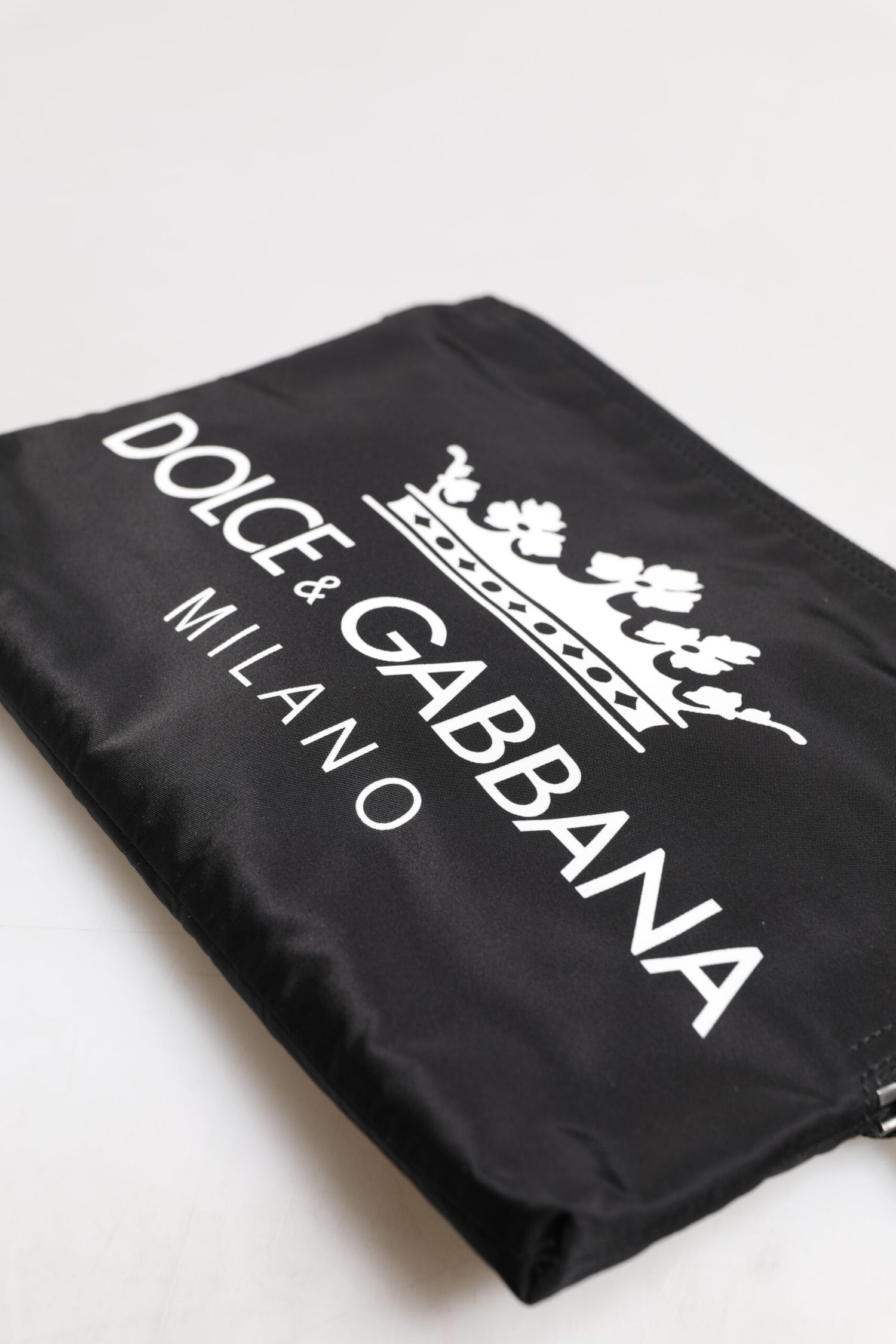 Dolce &amp;amp; Gabbana svart DG Milano-tryck kuvertväska i nylon