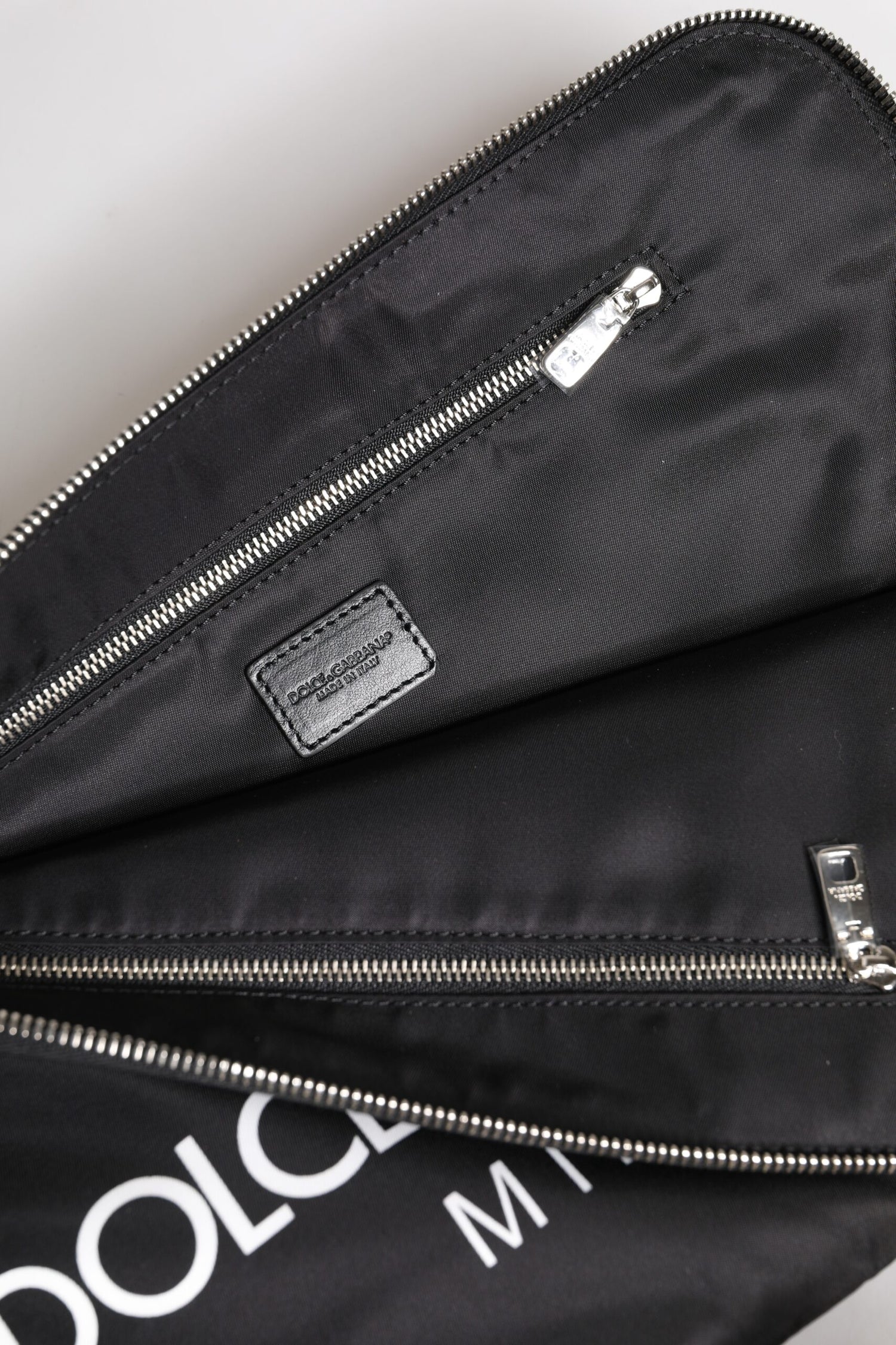 Dolce &amp;amp; Gabbana svart DG Milano-tryck kuvertväska i nylon