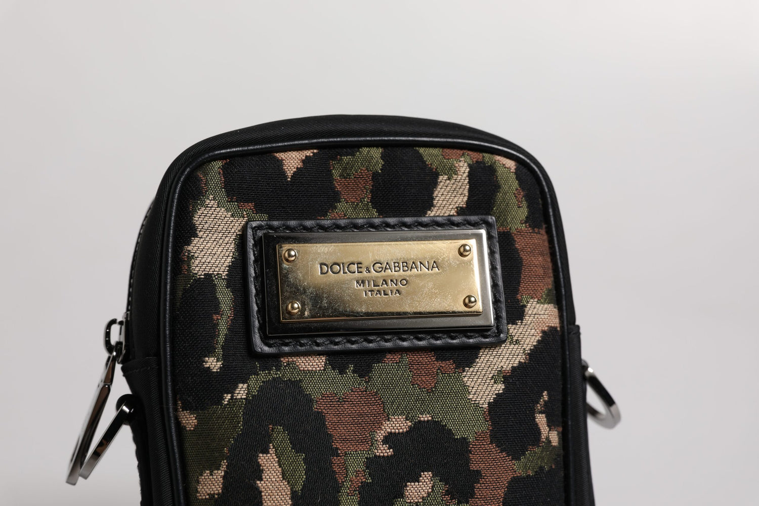 Dolce &amp;amp; Gabbana Flerfärgad Leopard Jacquard Logotypplack Halsremsväska