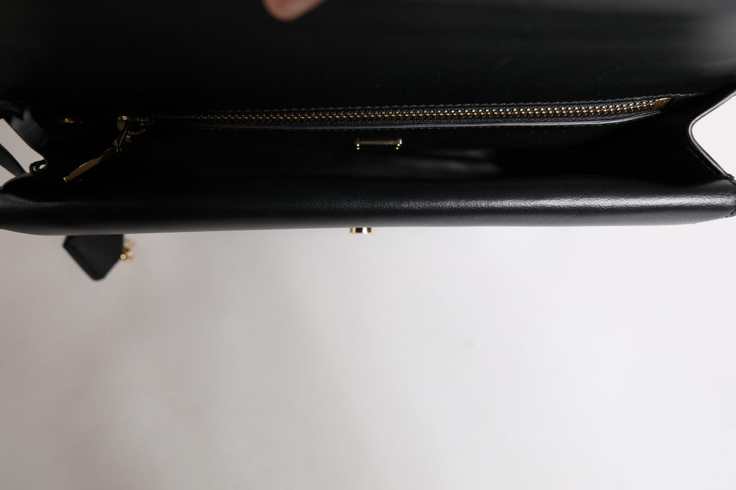 Dolce &amp;amp; Gabbana svart läderportfölj med logotypplakett