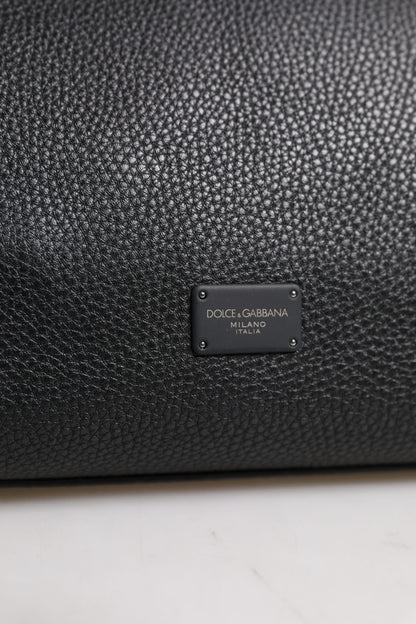 Dolce &amp;amp; Gabbana svart läderväska med logotyp och plack